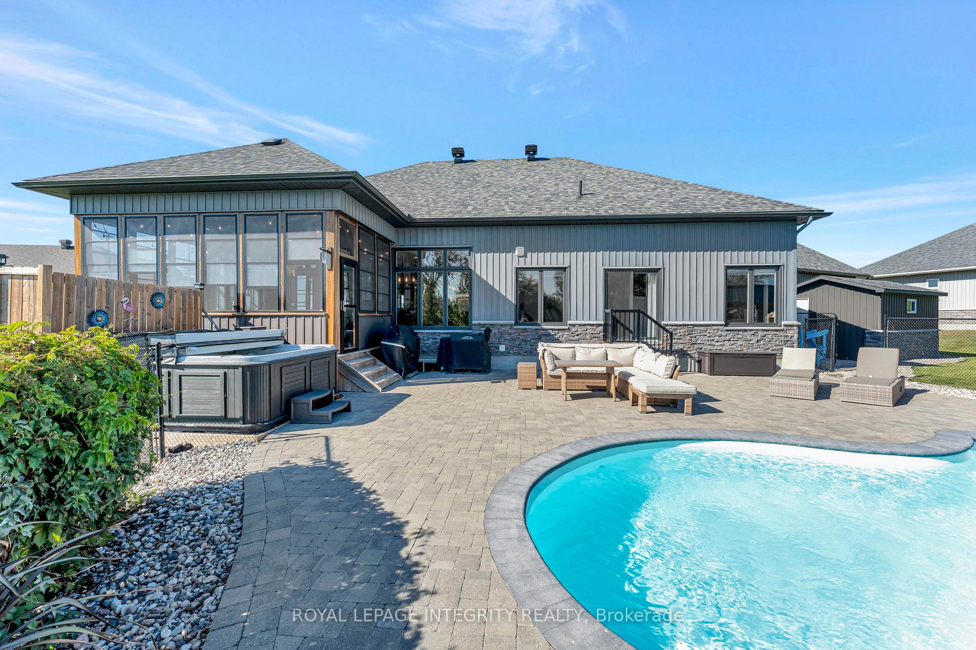 Photo 37 of 2198 Maple Forest Drive, Ottawa, North Gower — HOMEH