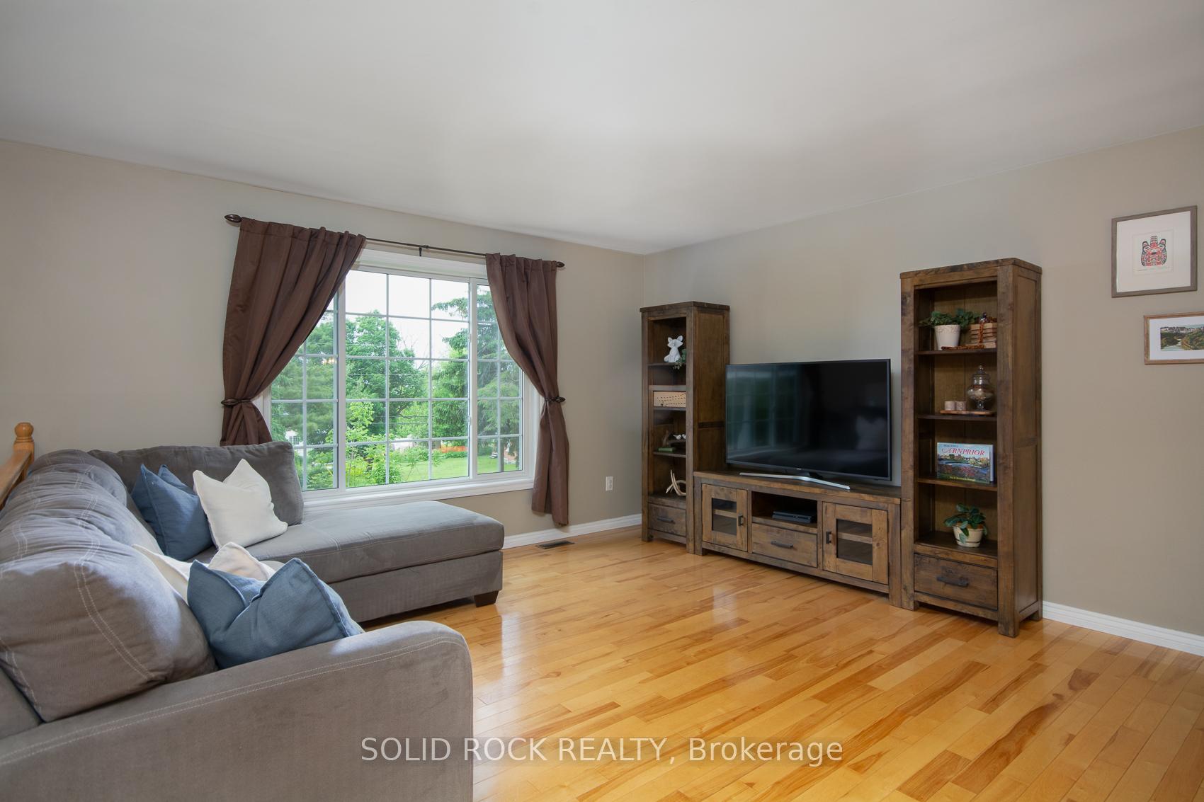 Photo 14 of 6 Robbins Lane, McNab/Braeside, Mcnab/Braeside Twps — HOMEH