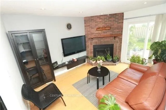 Photo 4 of Unit Main, 21 Chloe Crescent, Markham, Middlefield — HOMEH