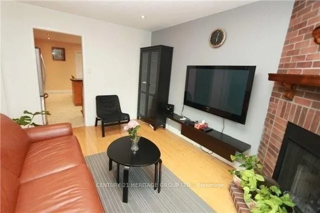 Photo 5 of Unit Main, 21 Chloe Crescent, Markham, Middlefield — HOMEH