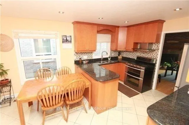 Photo 6 of Unit Main, 21 Chloe Crescent, Markham, Middlefield — HOMEH