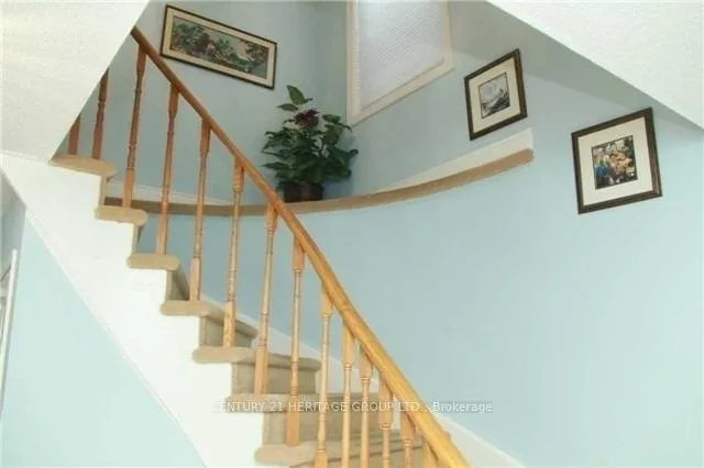 Photo 9 of Unit Main, 21 Chloe Crescent, Markham, Middlefield — HOMEH