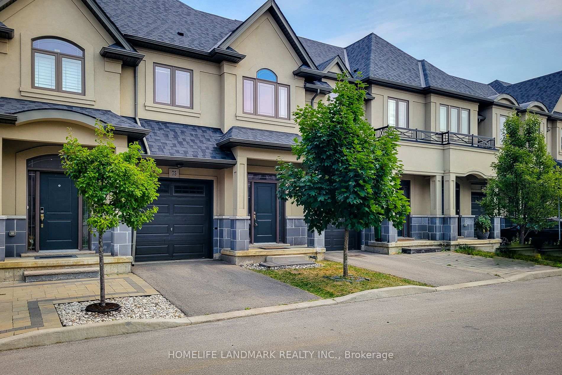Photo 3 of 75 Sonoma Valley Crescent, Hamilton, Mewburn — HOMEH