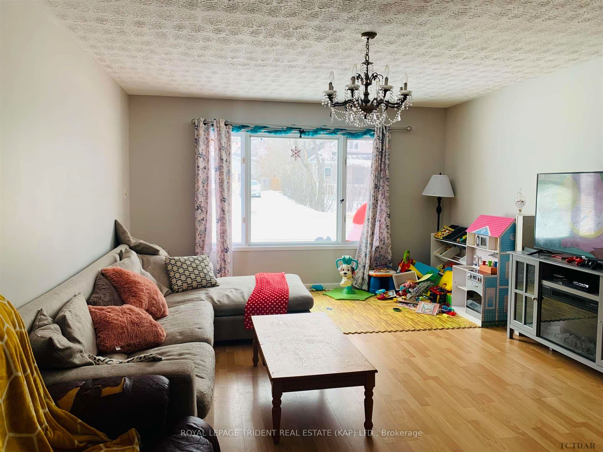 Photo 12 of 24 Cedar Street, Kapuskasing — HOMEH