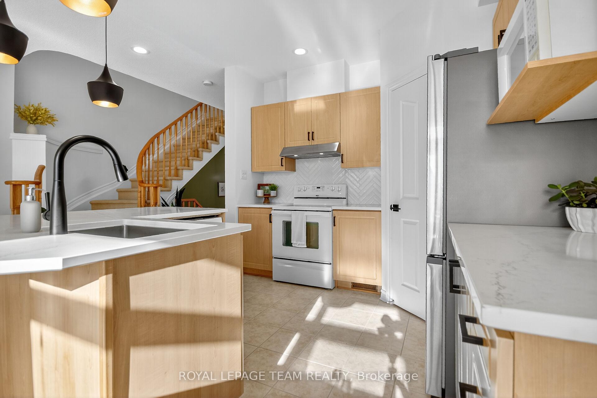 Photo 5 of 293 Waymark Crescent, Ottawa, Kanata - Bridlewood — HOMEH
