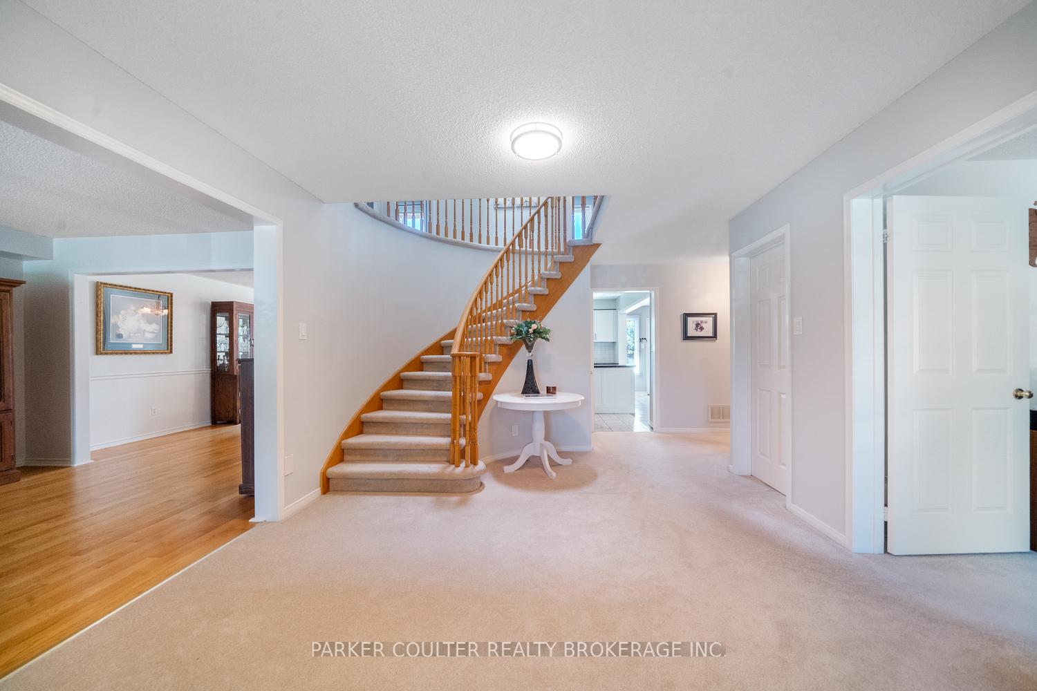 Photo 3 of 2725 Shering Crescent, Innisfil, Stroud — HOMEH