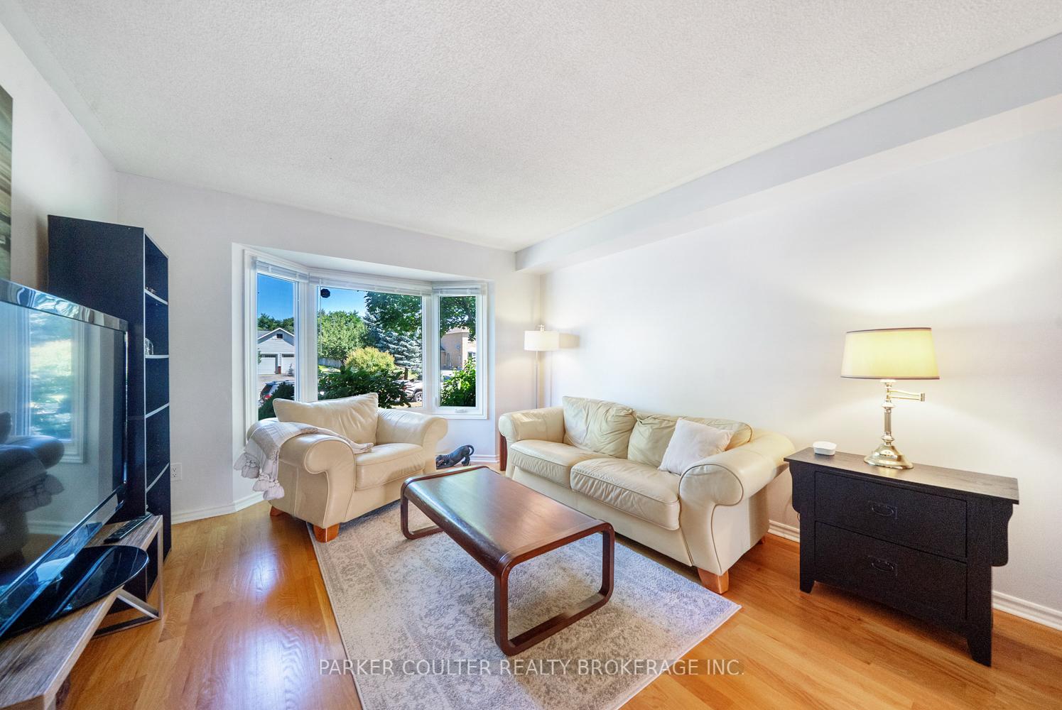Photo 4 of 2725 Shering Crescent, Innisfil, Stroud — HOMEH
