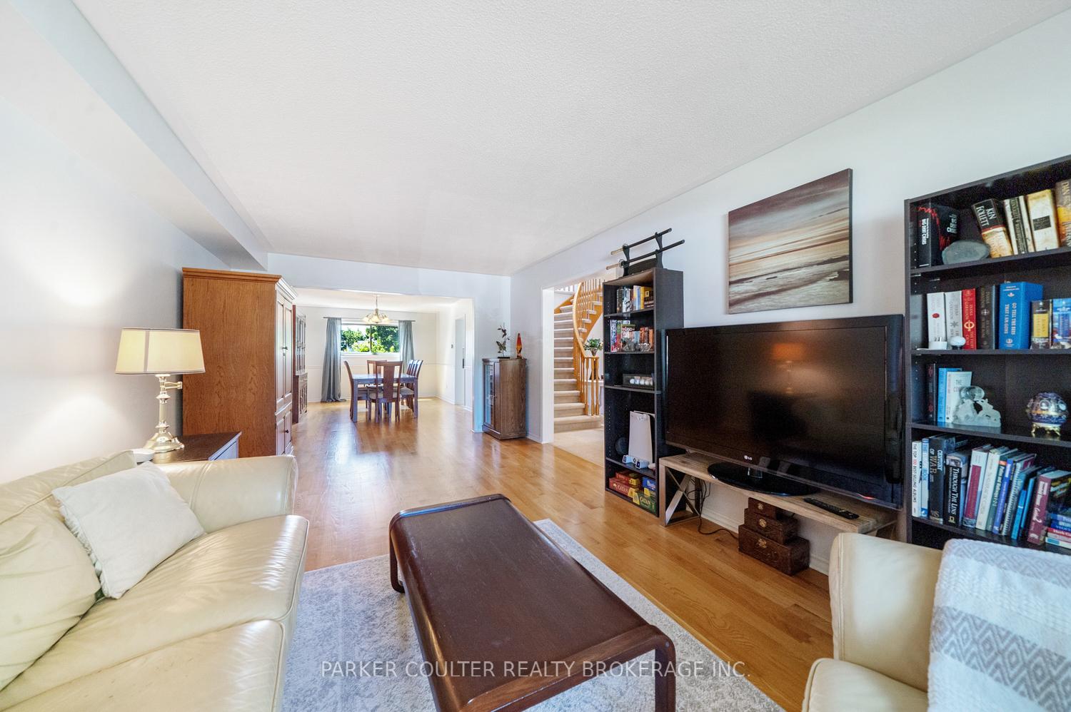 Photo 5 of 2725 Shering Crescent, Innisfil, Stroud — HOMEH