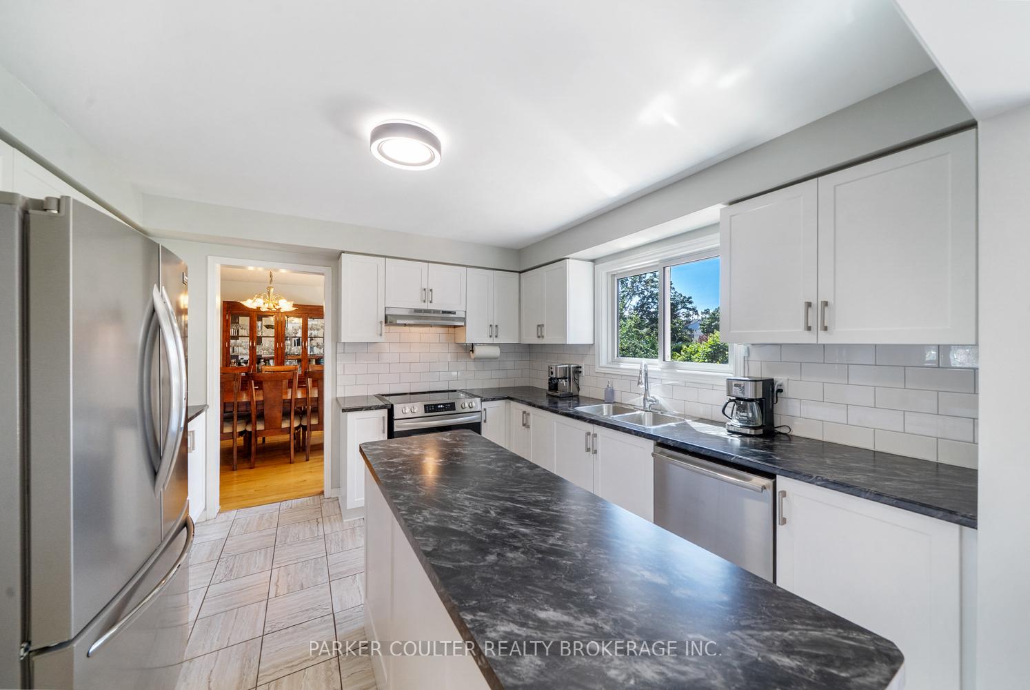Photo 9 of 2725 Shering Crescent, Innisfil, Stroud — HOMEH