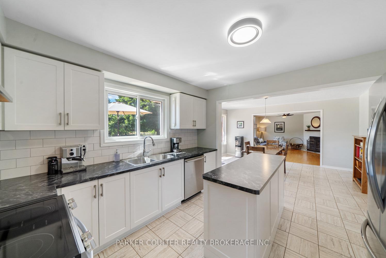 Photo 10 of 2725 Shering Crescent, Innisfil, Stroud — HOMEH