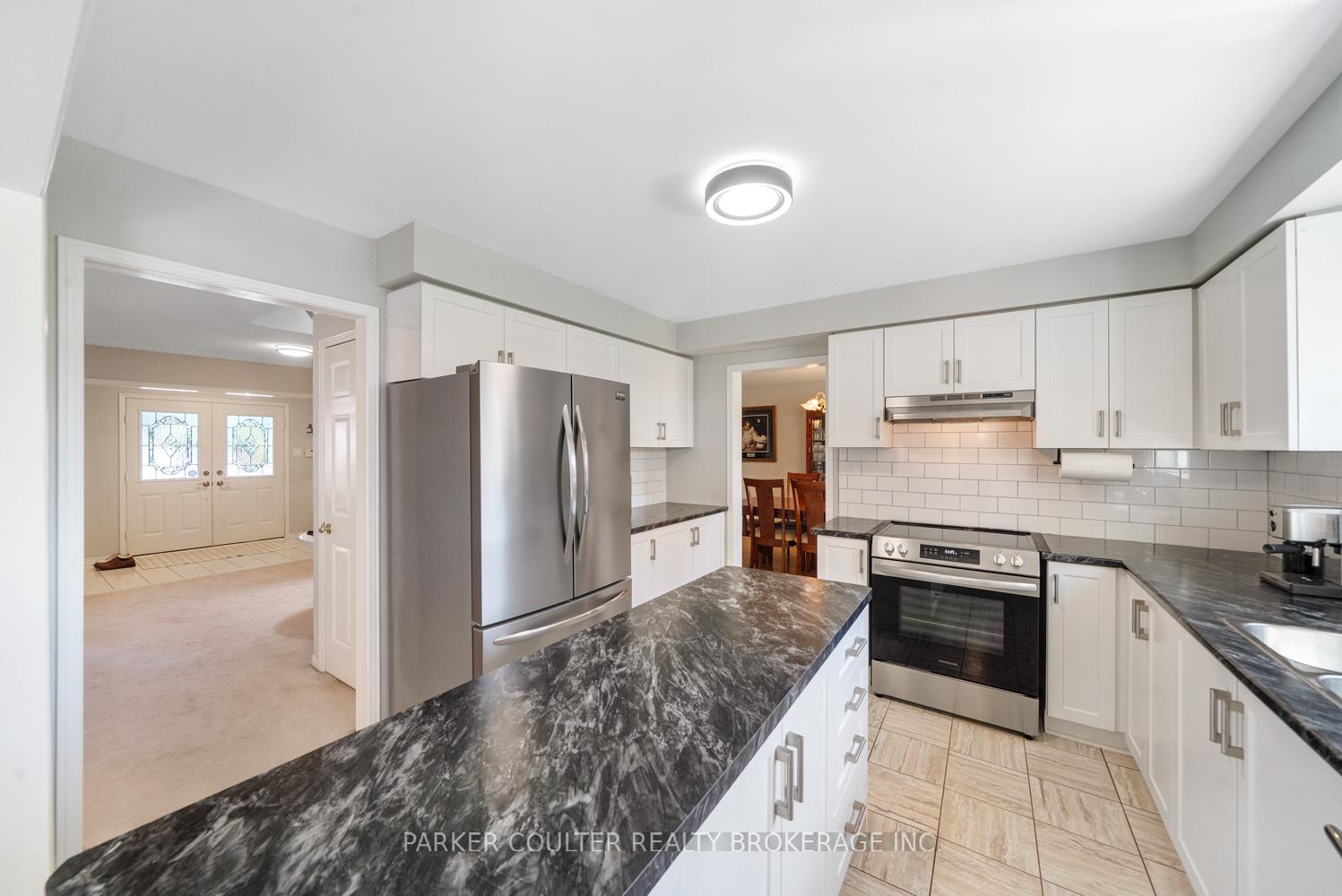 Photo 11 of 2725 Shering Crescent, Innisfil, Stroud — HOMEH