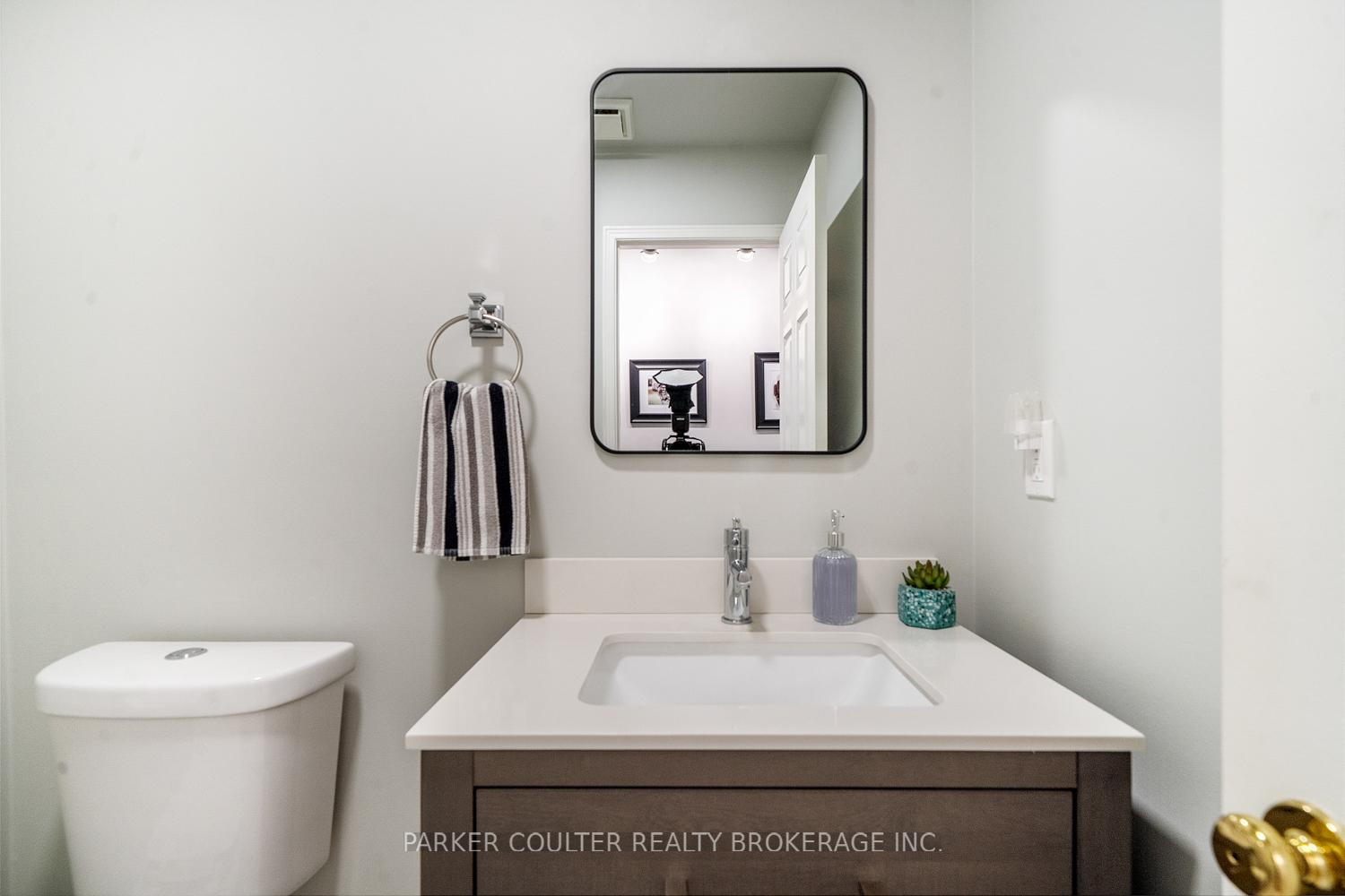 Photo 18 of 2725 Shering Crescent, Innisfil, Stroud — HOMEH