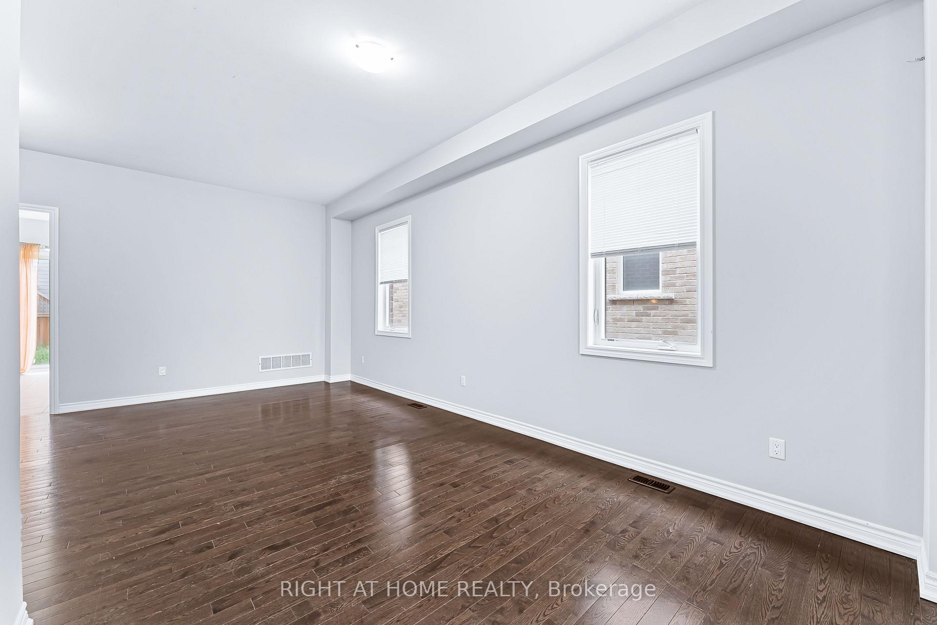 Photo 3 of 1157 Peelar (MAIN AND 2ND FLOOR) Crescent, Innisfil, Lefroy — HOMEH