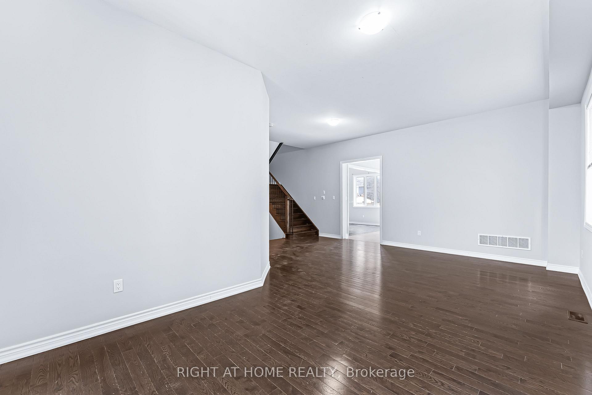 Photo 4 of 1157 Peelar (MAIN AND 2ND FLOOR) Crescent, Innisfil, Lefroy — HOMEH