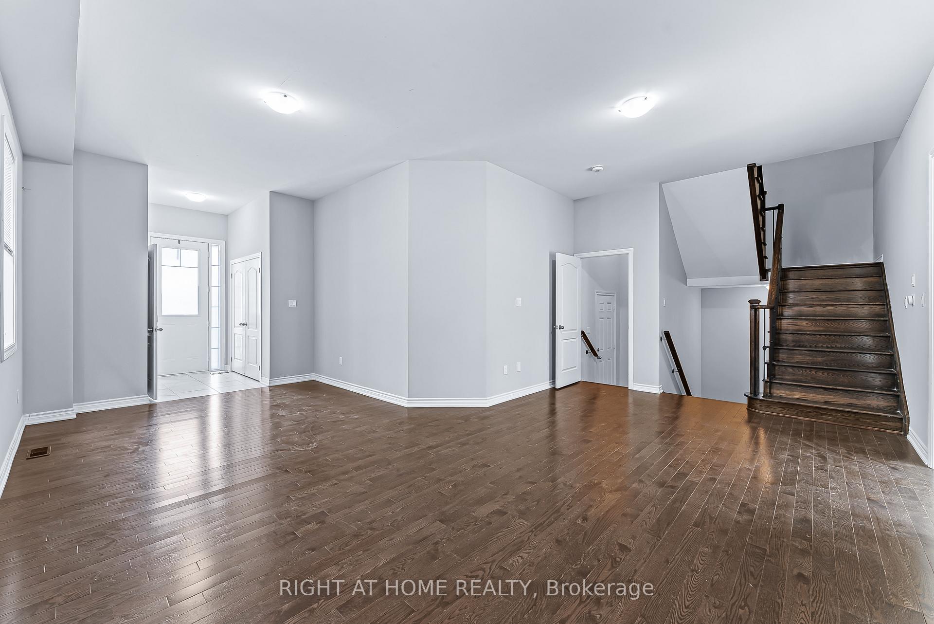 Photo 5 of 1157 Peelar (MAIN AND 2ND FLOOR) Crescent, Innisfil, Lefroy — HOMEH