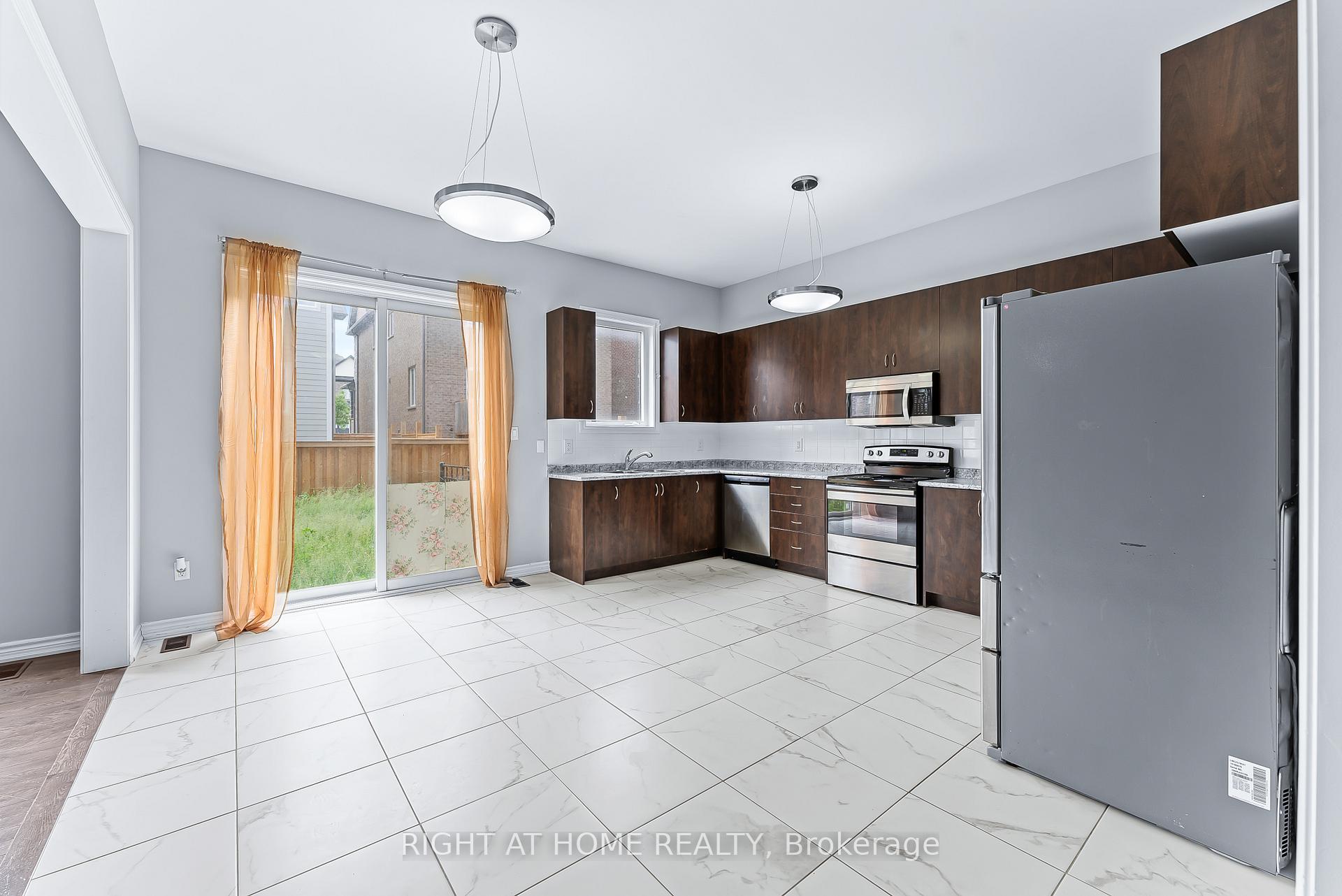 Photo 7 of 1157 Peelar (MAIN AND 2ND FLOOR) Crescent, Innisfil, Lefroy — HOMEH