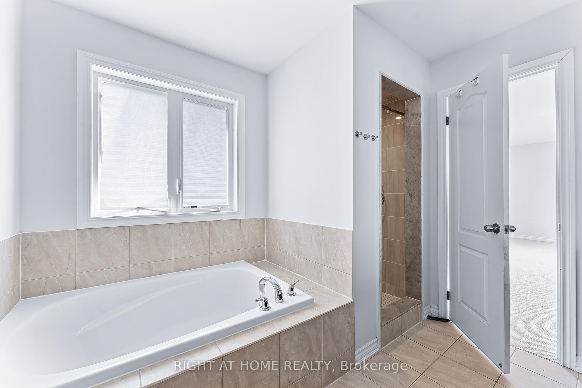 Photo 17 of 1157 Peelar (MAIN AND 2ND FLOOR) Crescent, Innisfil, Lefroy — HOMEH