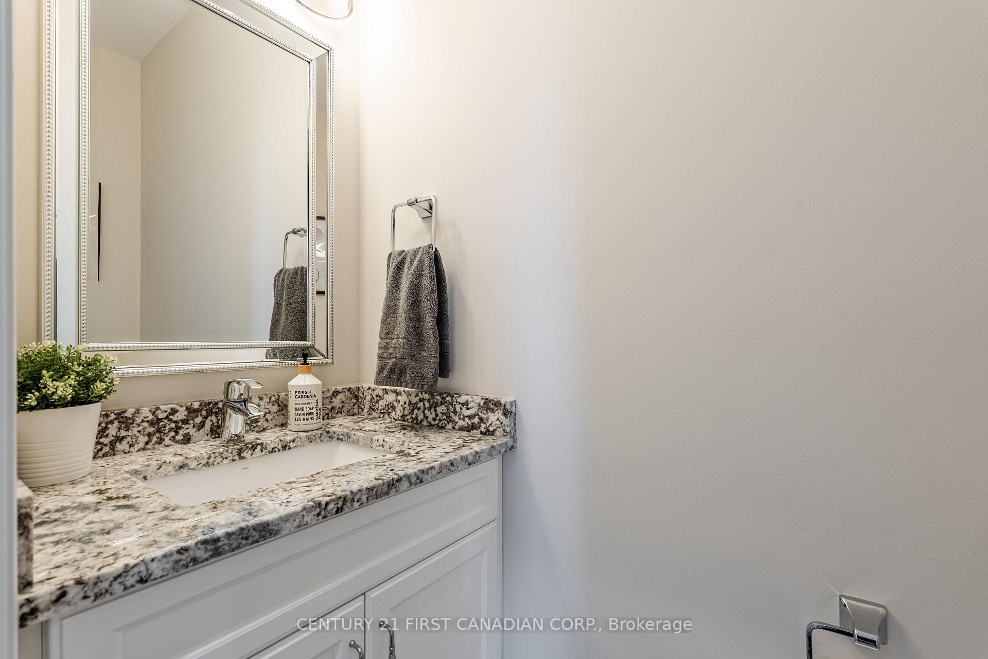 Photo 10 of 120 Coyne Lane, Lucan Biddulph, Lucan — HOMEH