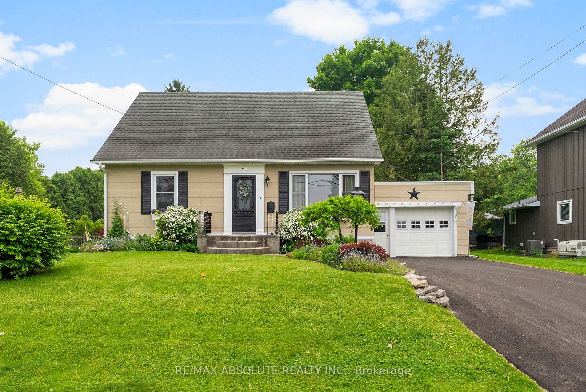 Photo 1 of 150 Poole Street, McNab/Braeside, Mcnab/Braeside Twps — HOMEH