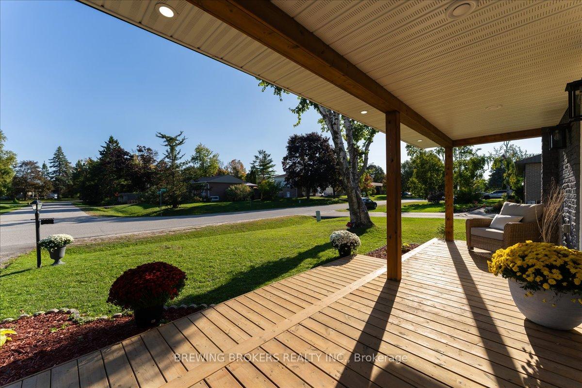 Photo 5 of 261 Nelson Crescent, Innisfil, Stroud — HOMEH