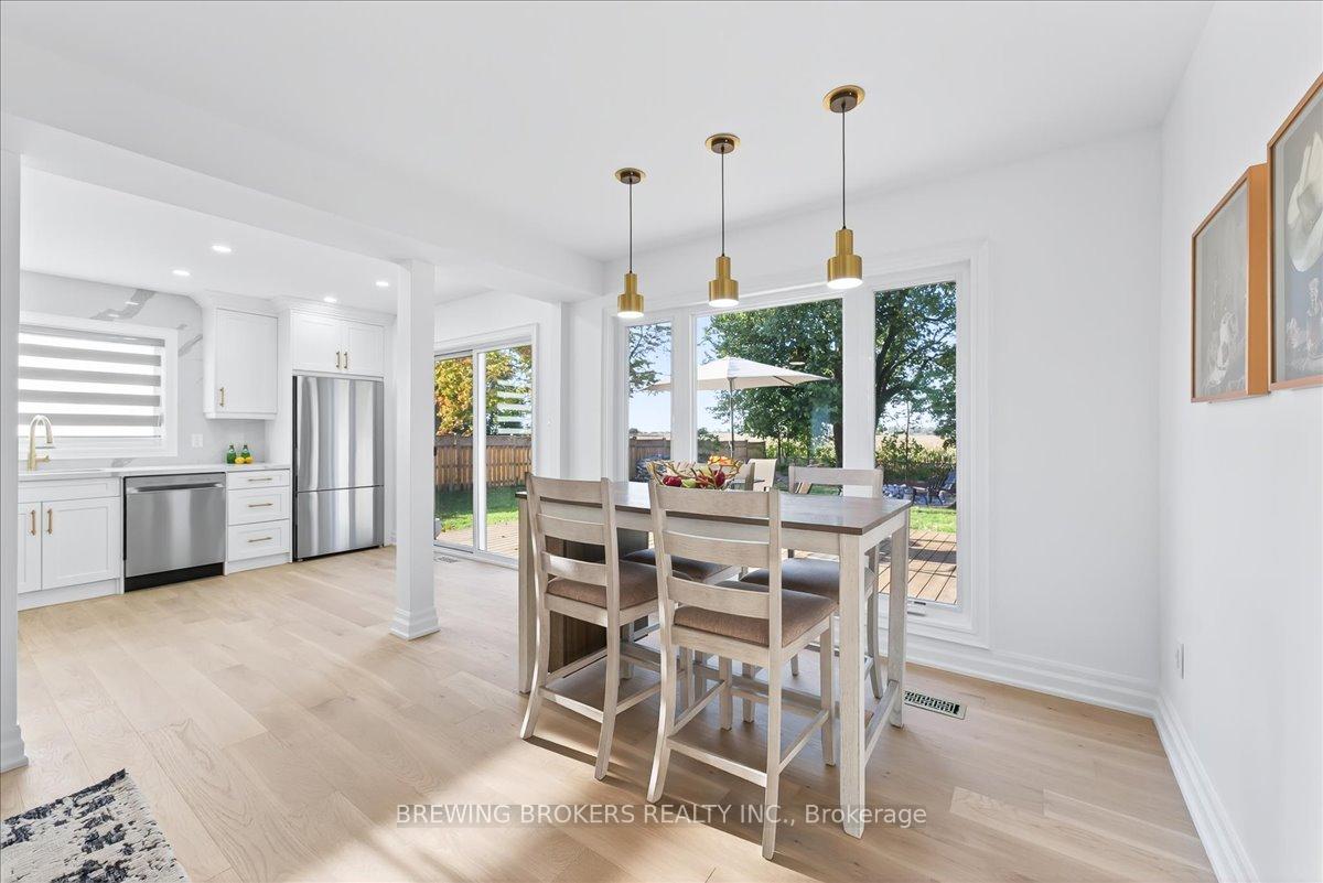 Photo 15 of 261 Nelson Crescent, Innisfil, Stroud — HOMEH