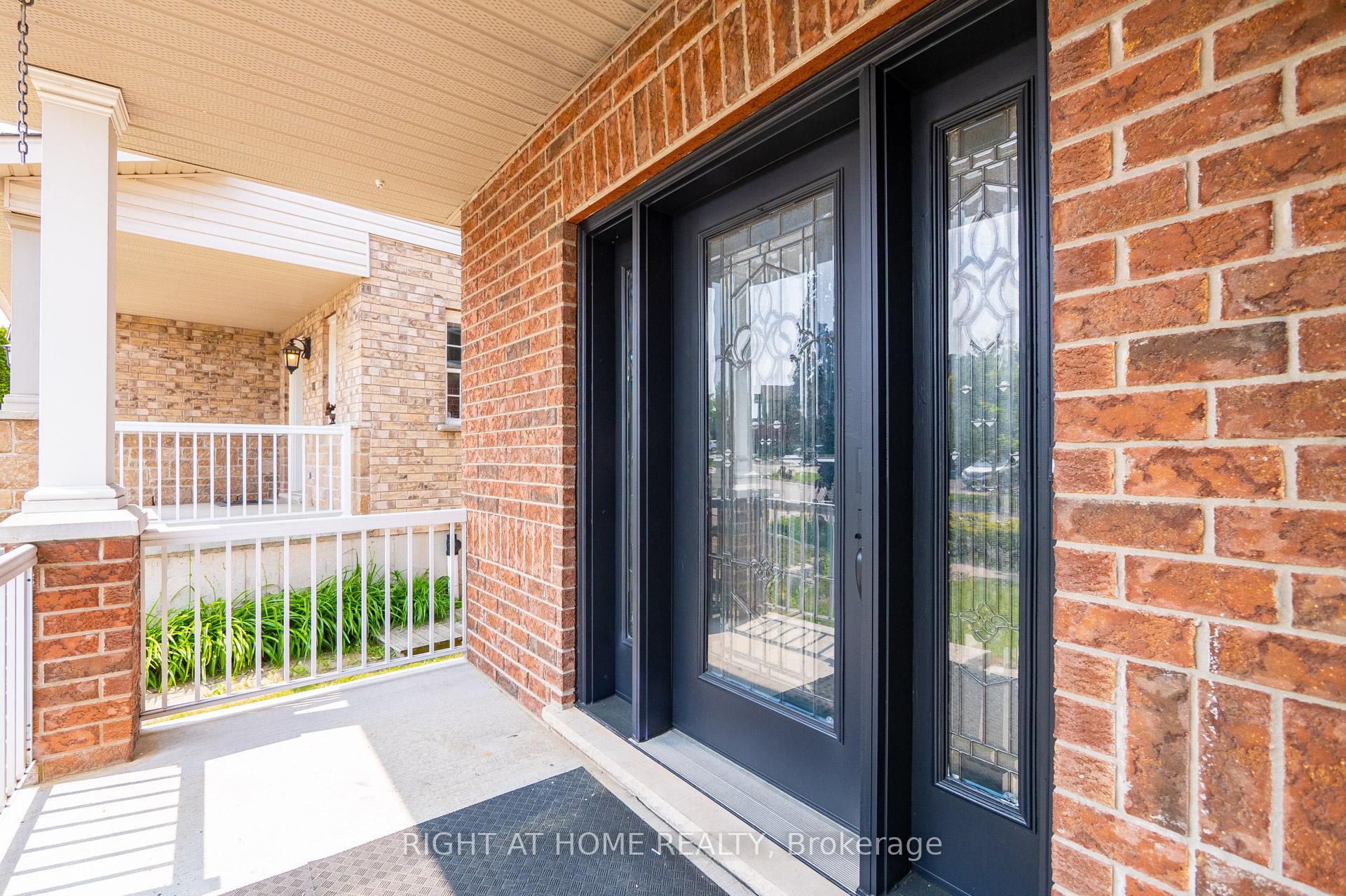 Photo 3 of 34 Parkvale Drive, Kitchener, Huron Park — HOMEH