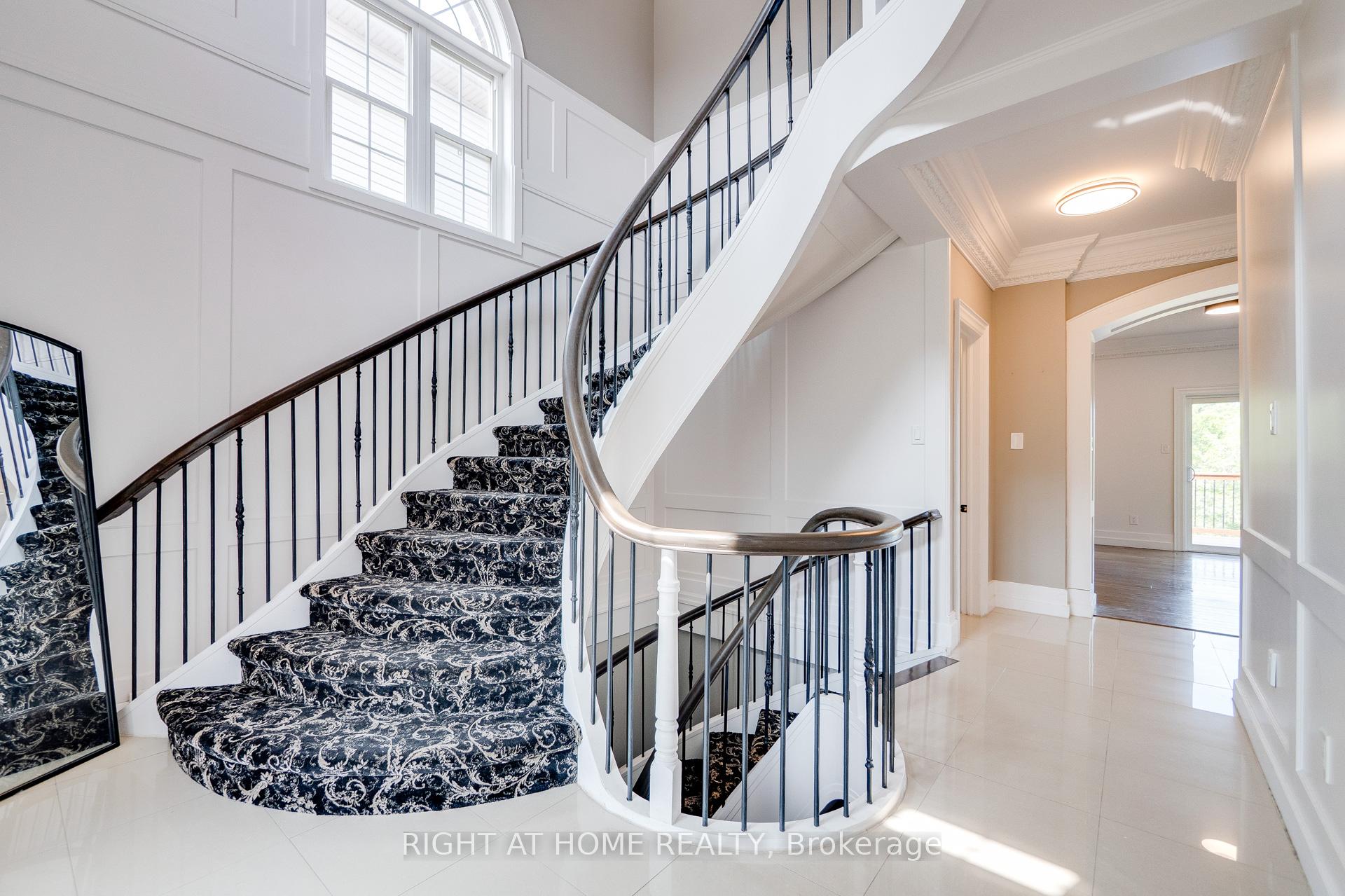 Photo 4 of 34 Parkvale Drive, Kitchener, Huron Park — HOMEH