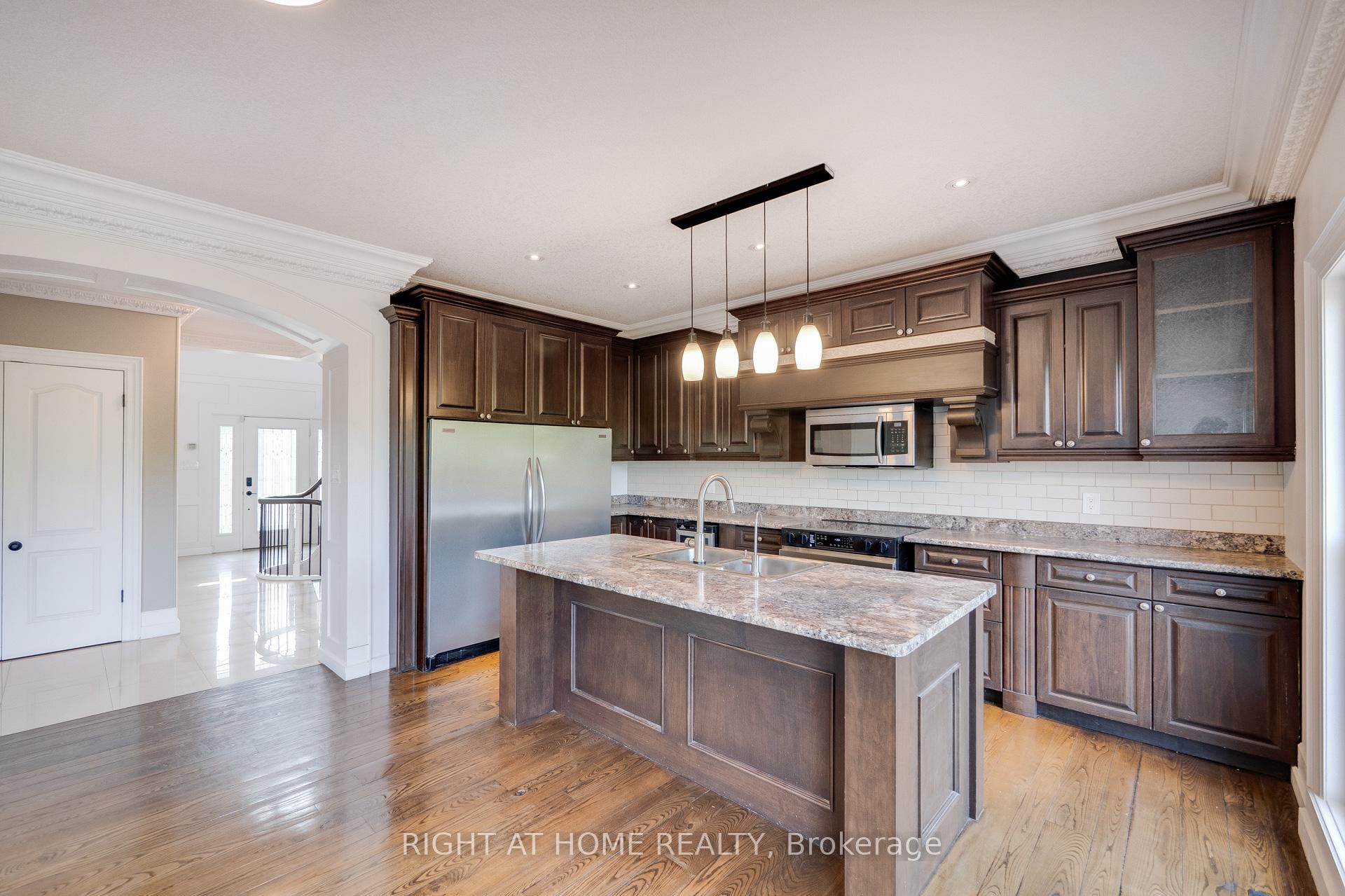 Photo 9 of 34 Parkvale Drive, Kitchener, Huron Park — HOMEH