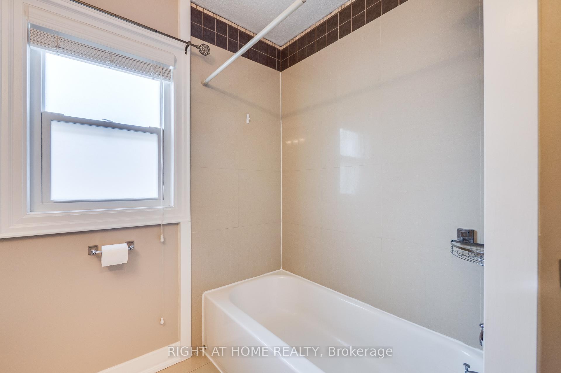 Photo 24 of 34 Parkvale Drive, Kitchener, Huron Park — HOMEH