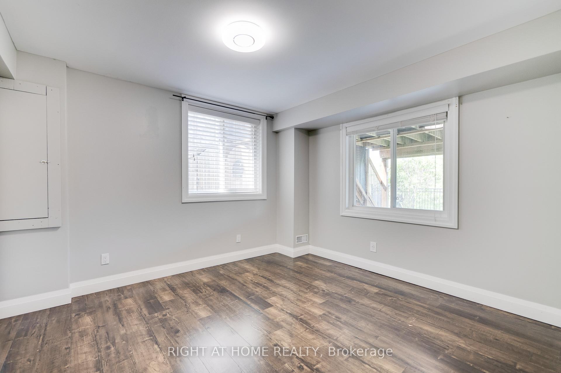 Photo 29 of 34 Parkvale Drive, Kitchener, Huron Park — HOMEH
