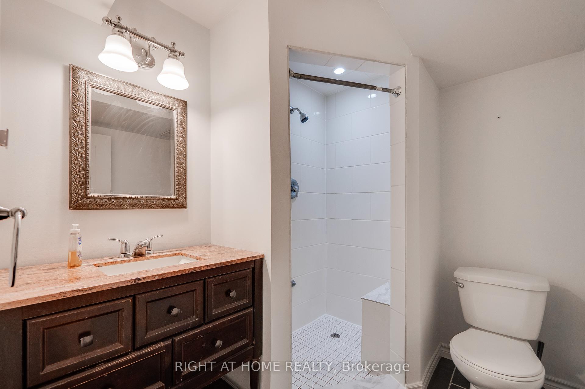 Photo 31 of 34 Parkvale Drive, Kitchener, Huron Park — HOMEH
