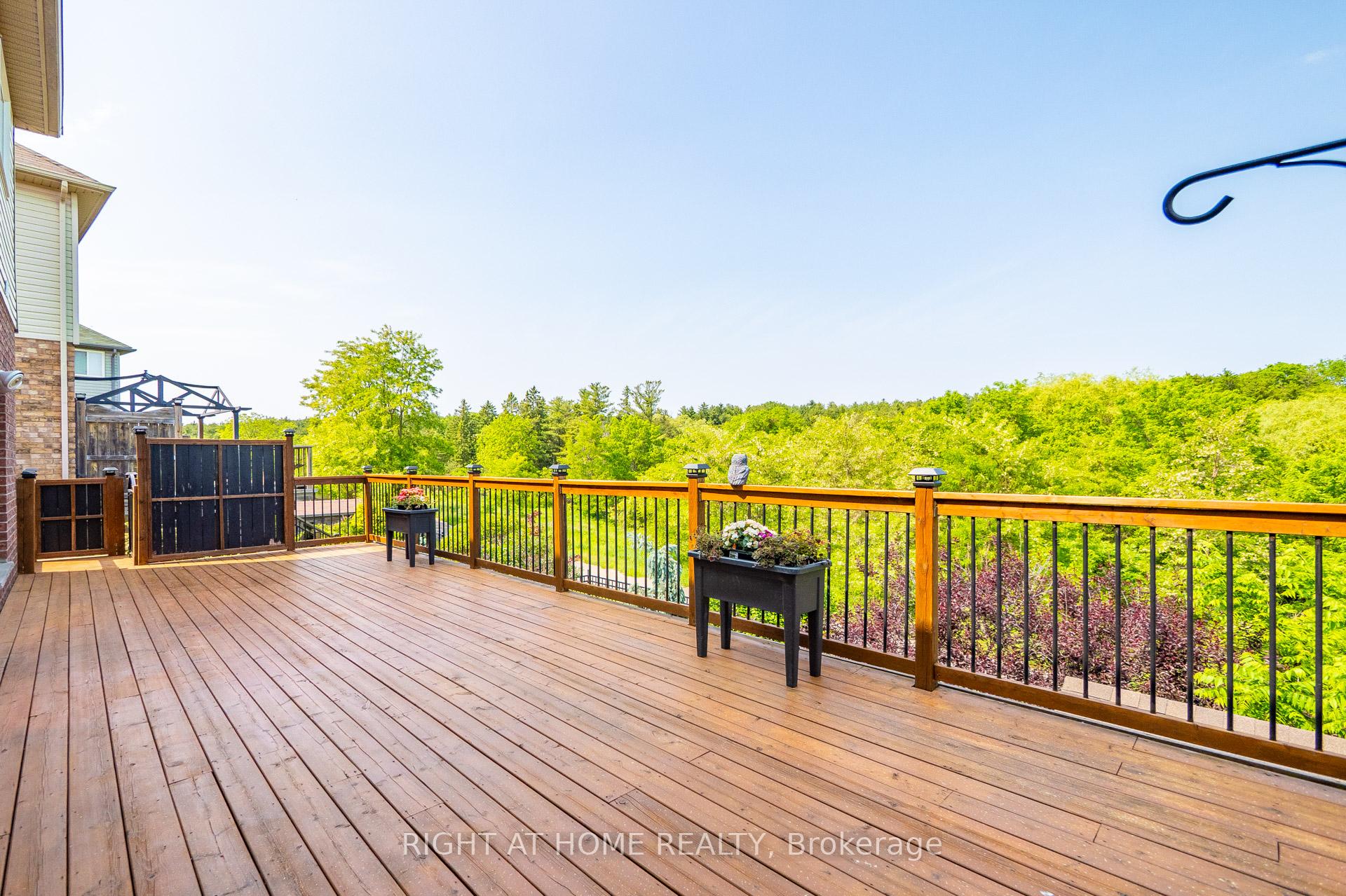 Photo 32 of 34 Parkvale Drive, Kitchener, Huron Park — HOMEH