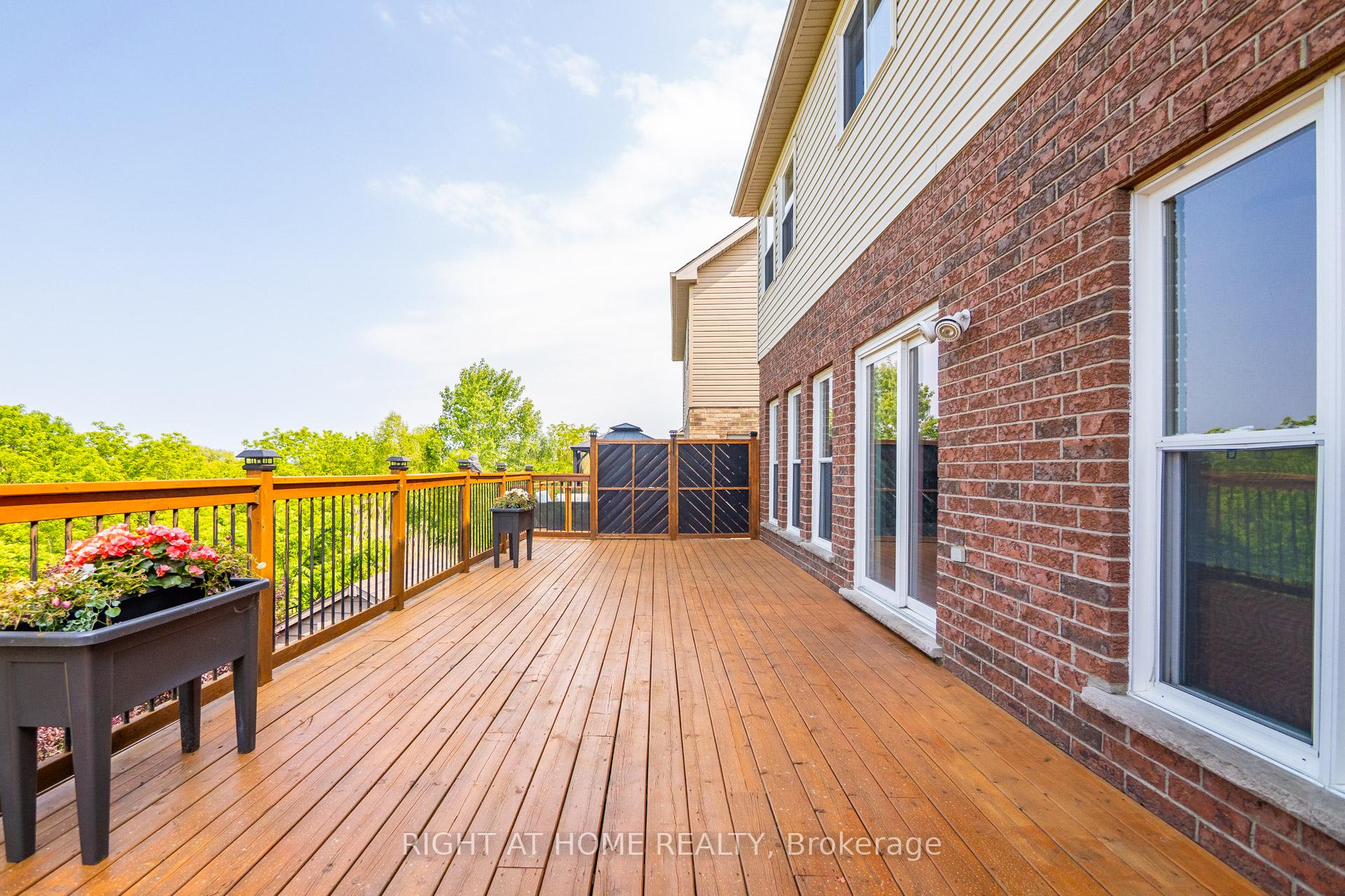 Photo 33 of 34 Parkvale Drive, Kitchener, Huron Park — HOMEH
