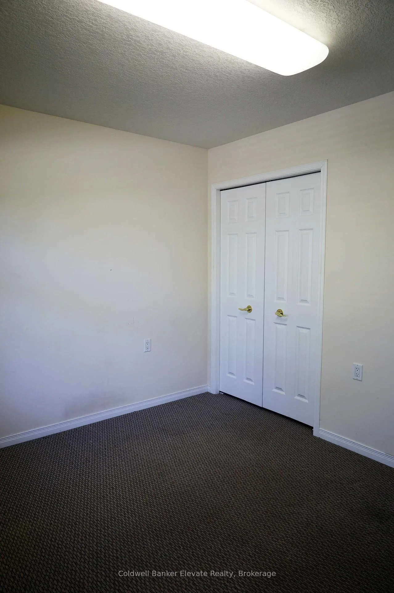 Photo 3 of Unit 16, 2705 Kingsway Drive, Kitchener — HOMEH