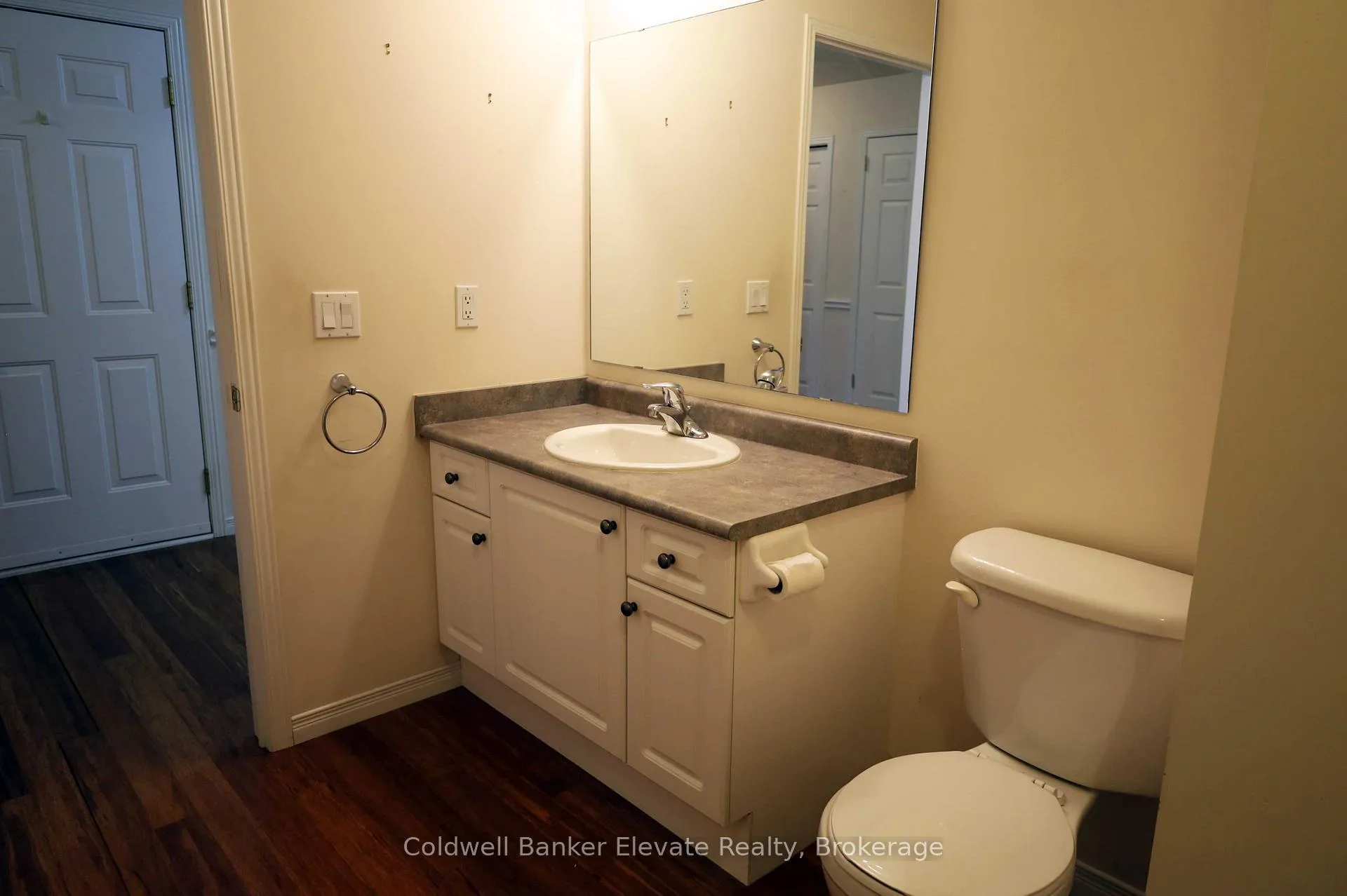 Photo 10 of Unit 16, 2705 Kingsway Drive, Kitchener — HOMEH
