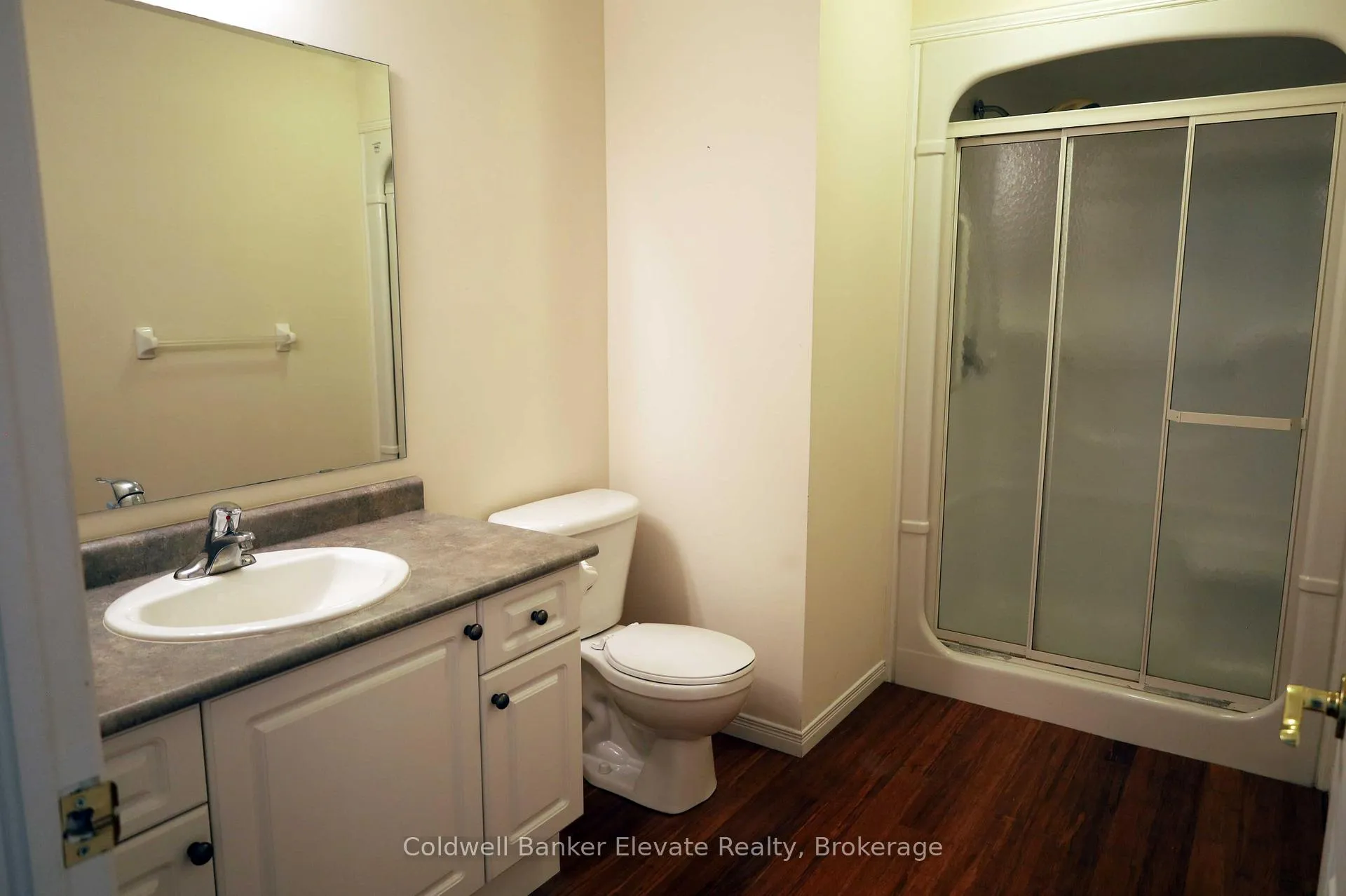 Photo 11 of Unit 16, 2705 Kingsway Drive, Kitchener — HOMEH