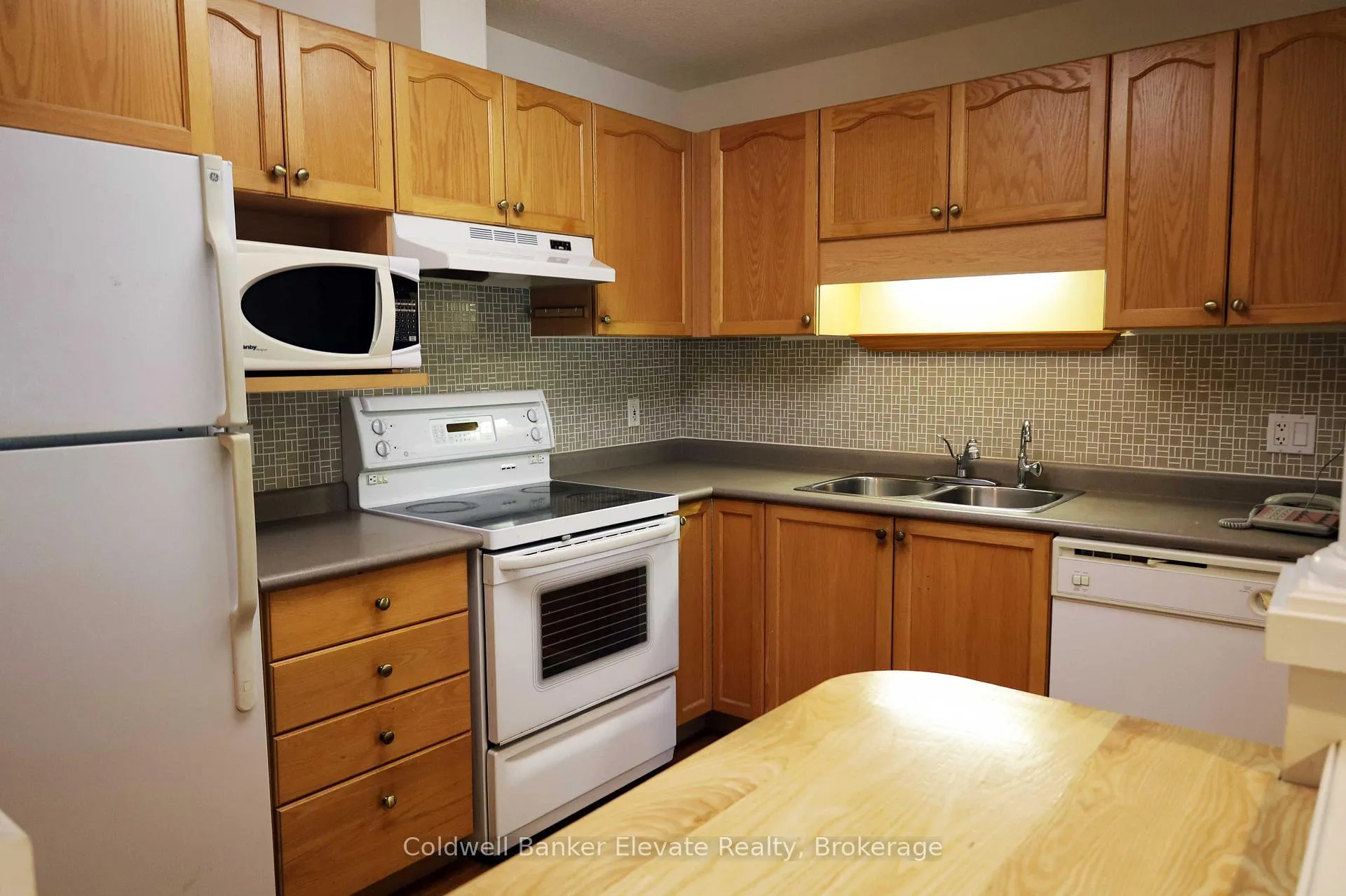 Photo 29 of Unit 16, 2705 Kingsway Drive, Kitchener — HOMEH
