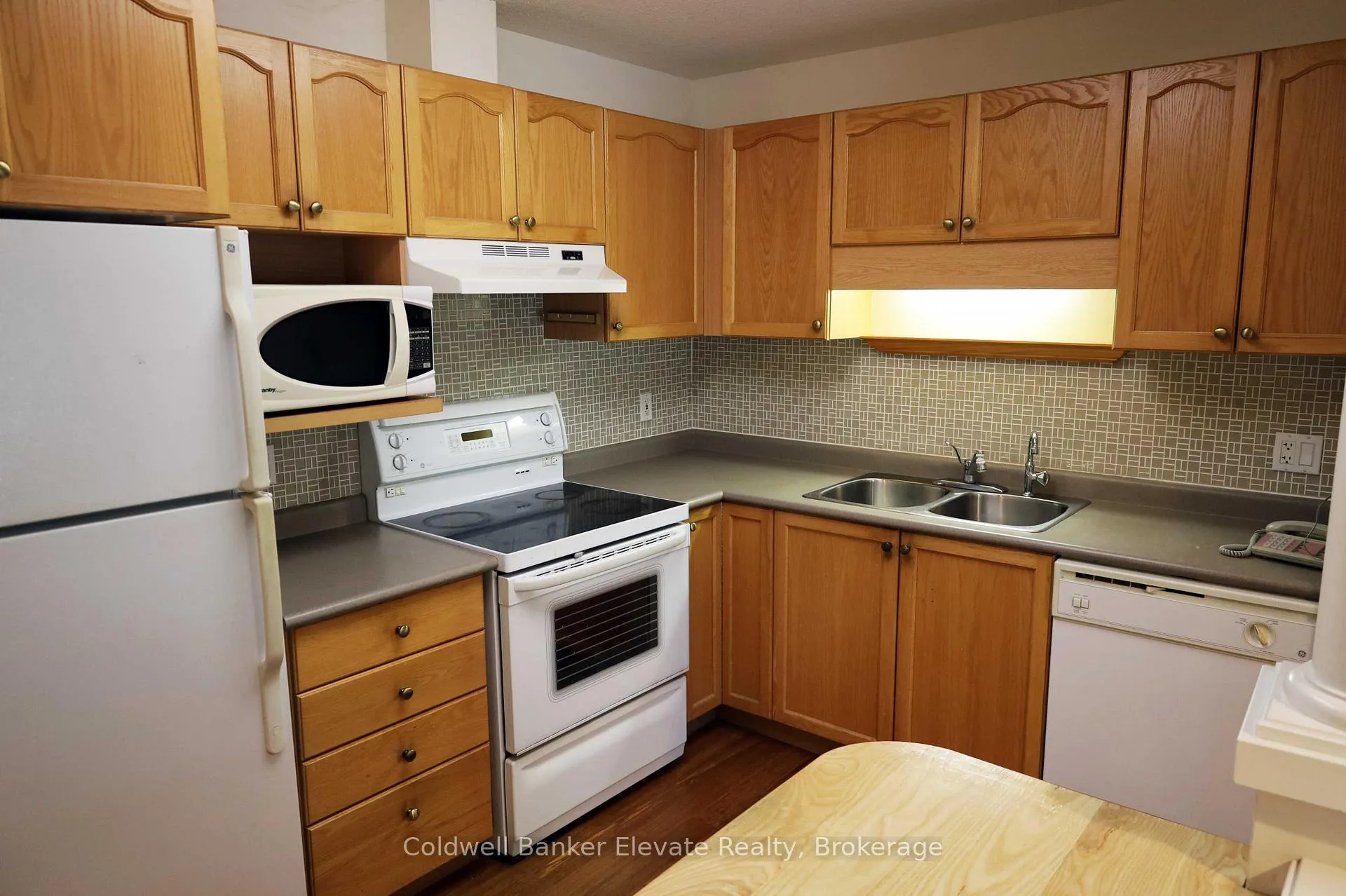 Photo 30 of Unit 16, 2705 Kingsway Drive, Kitchener — HOMEH