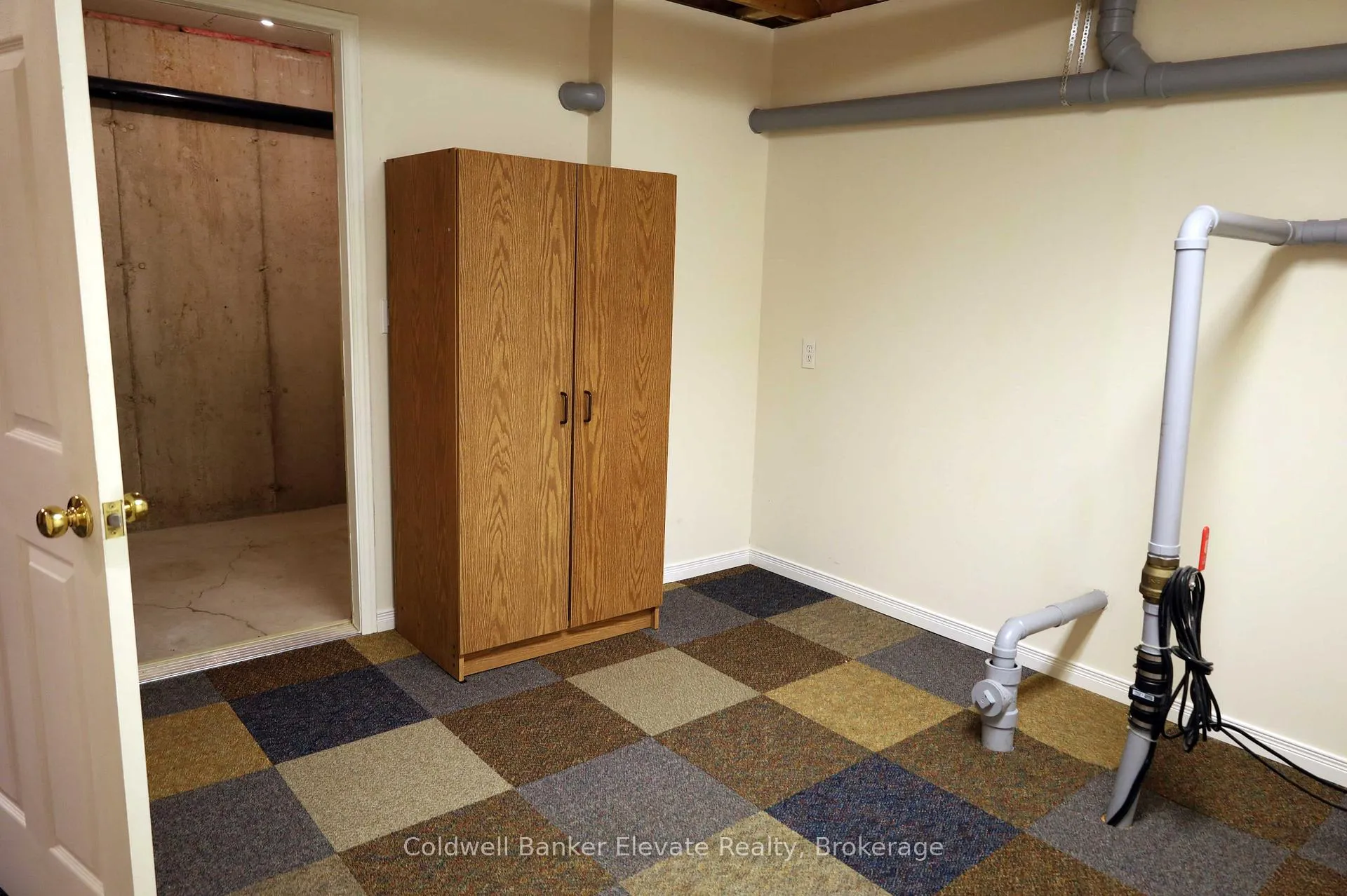 Photo 44 of Unit 16, 2705 Kingsway Drive, Kitchener — HOMEH