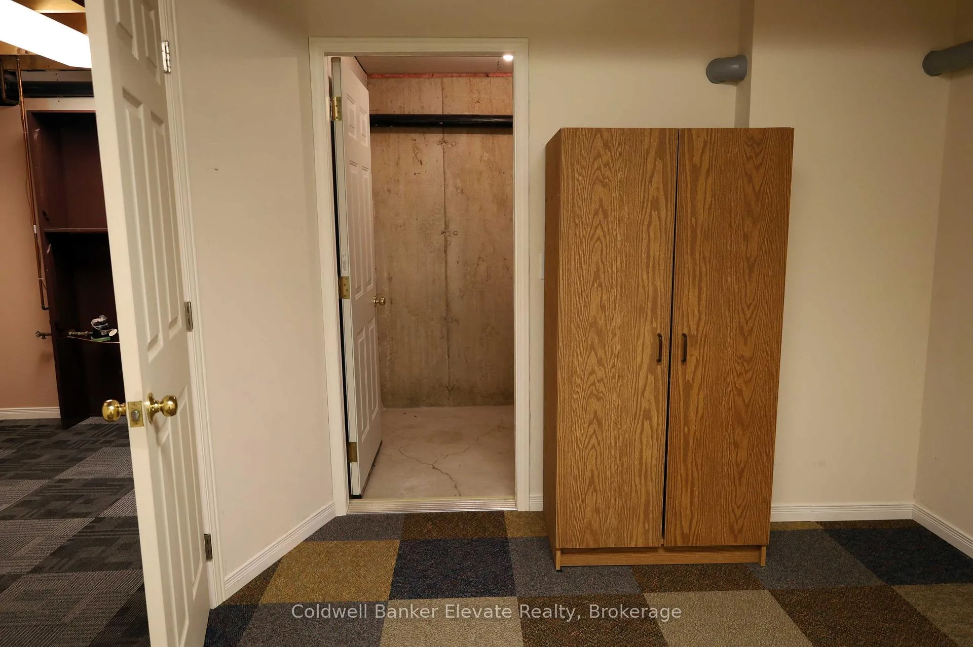 Photo 45 of Unit 16, 2705 Kingsway Drive, Kitchener — HOMEH