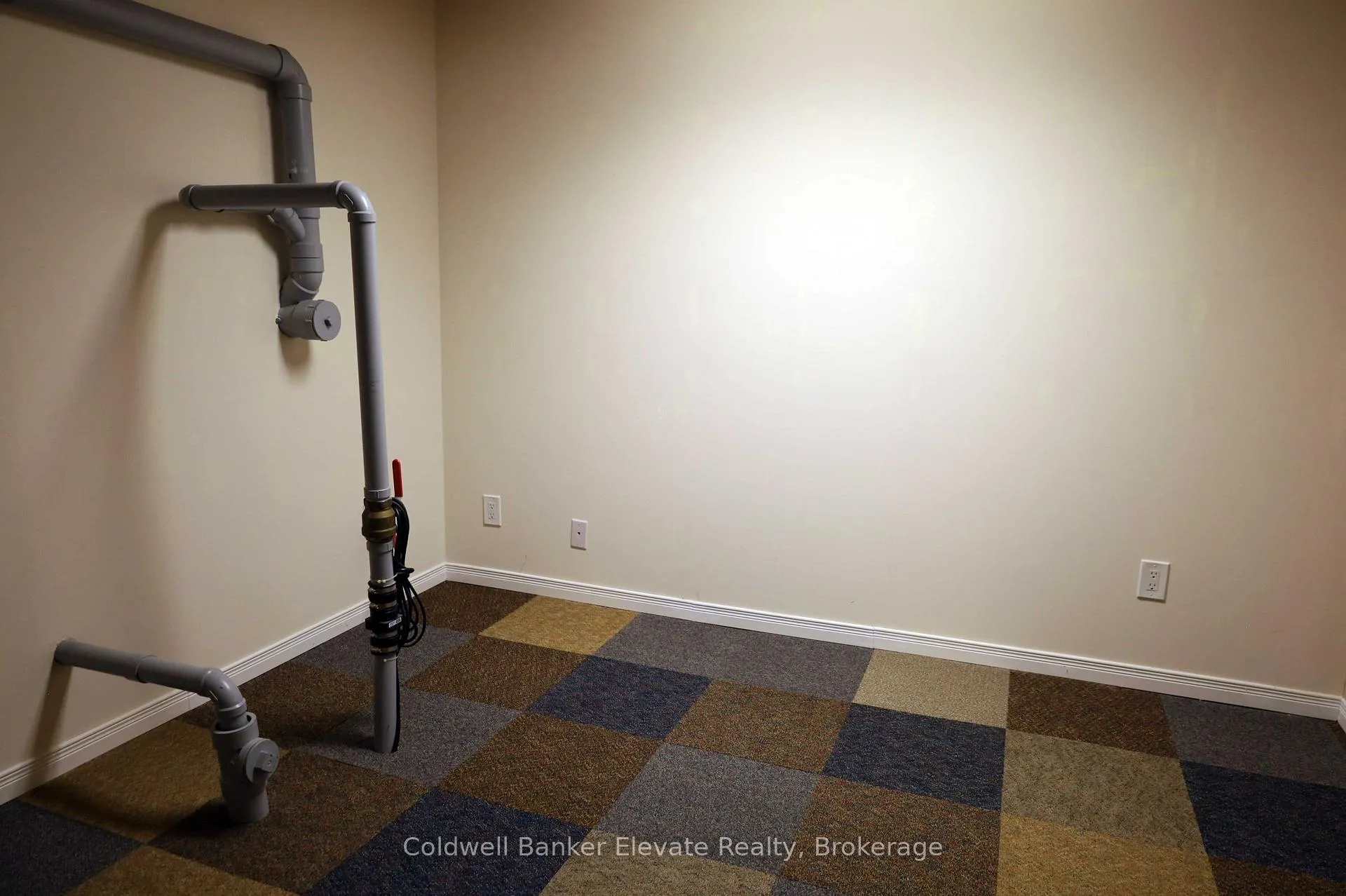 Photo 46 of Unit 16, 2705 Kingsway Drive, Kitchener — HOMEH