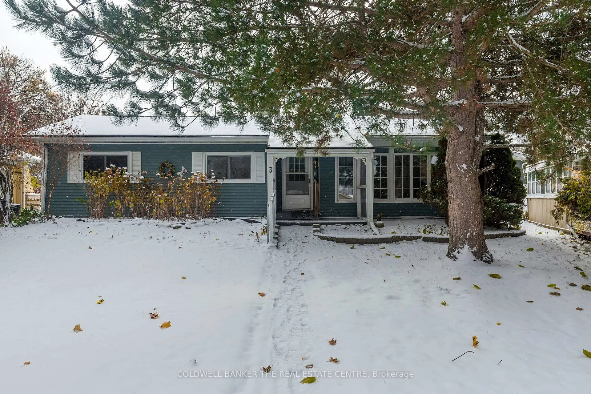 Photo 1 of 3 Maple Court, Innisfil, Rural Innisfil — HOMEH