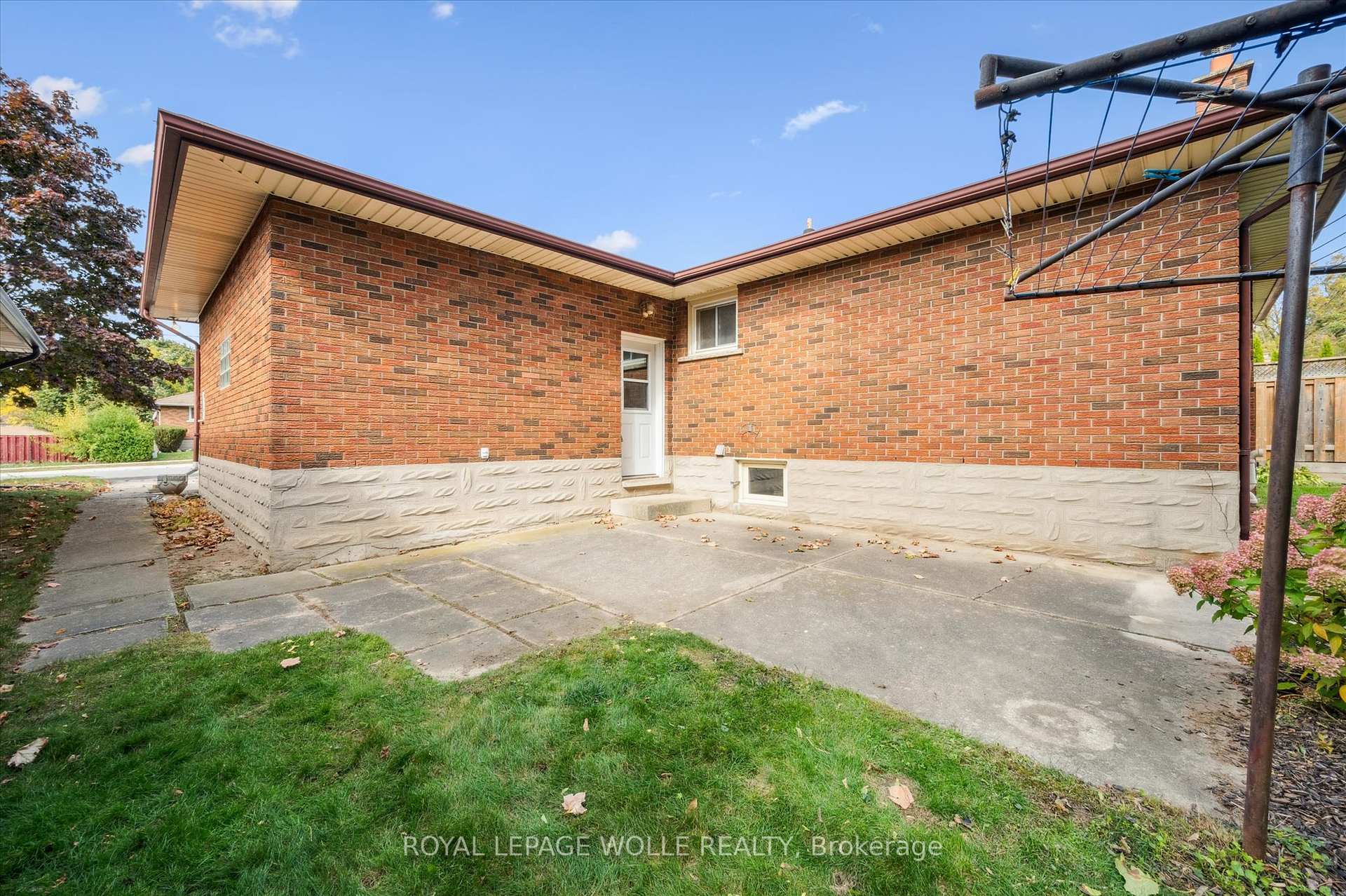 Photo 33 of 67 Traynor Avenue, Kitchener — HOMEH