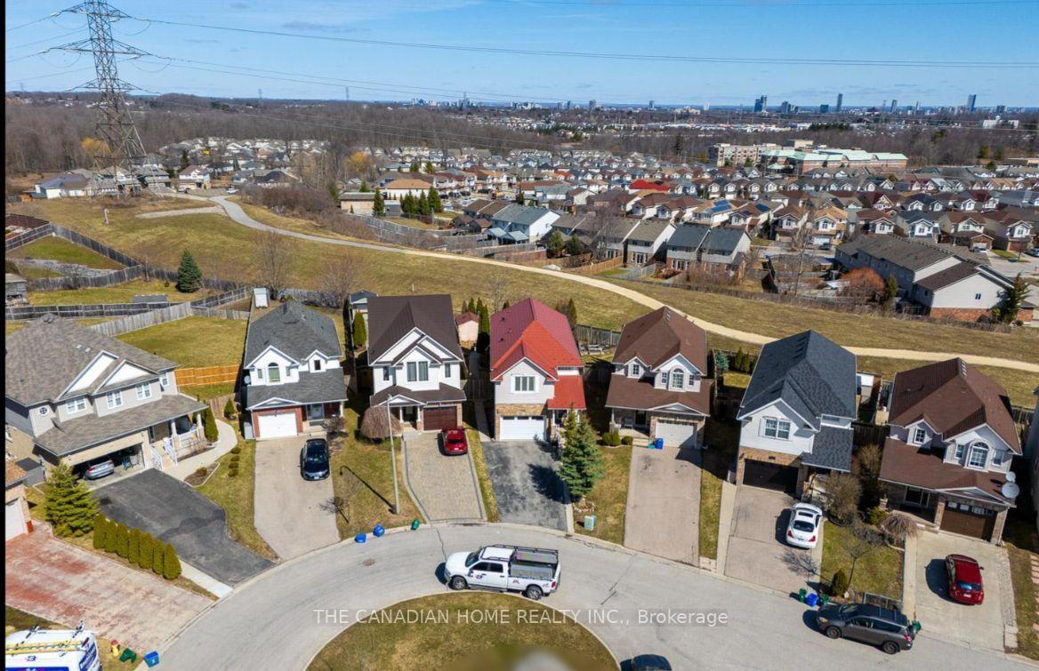Photo 2 of 524 Snowdrop Court, Kitchener — HOMEH