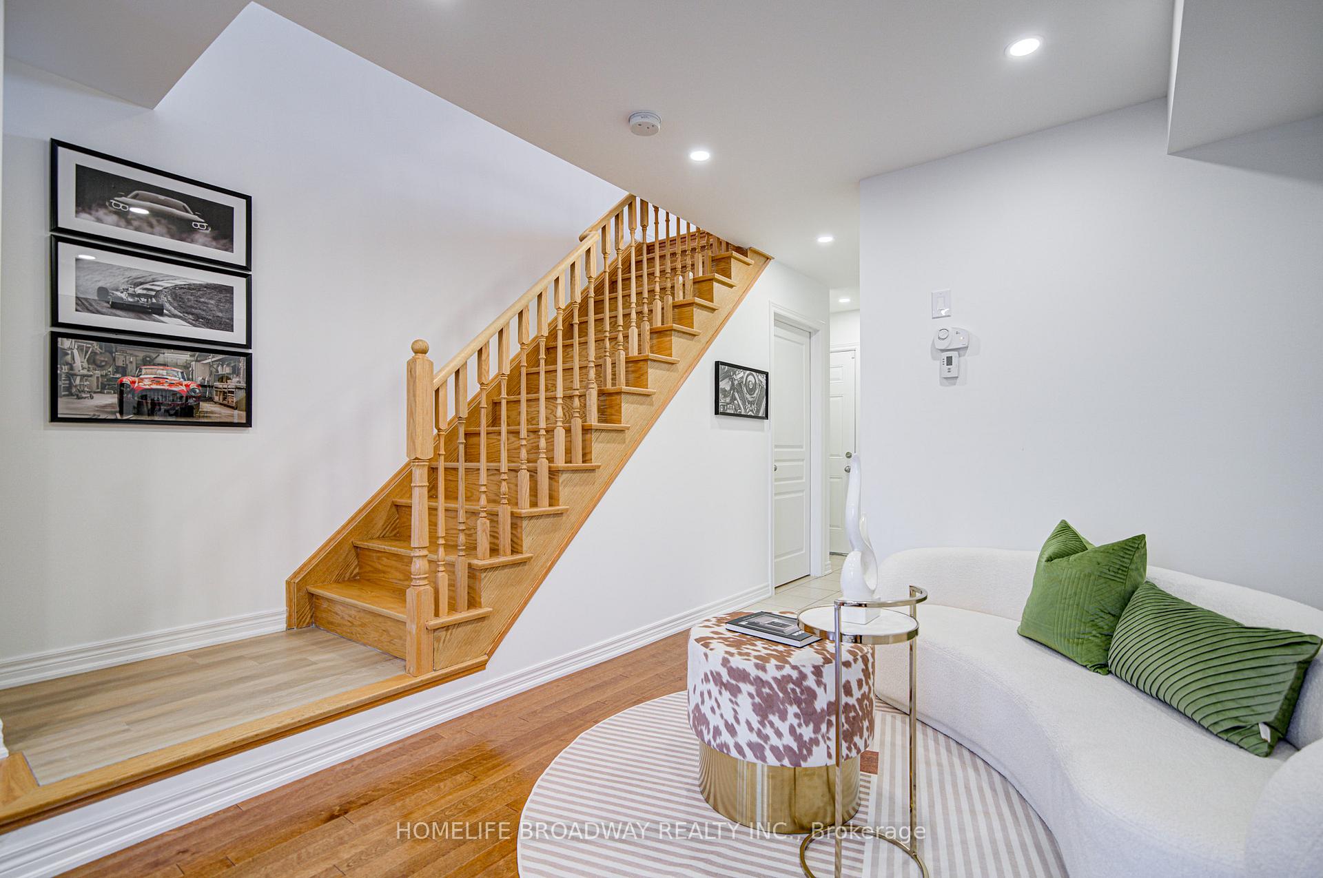 Photo 3 of 9453 Kennedy Road, Markham, Berczy — HOMEH