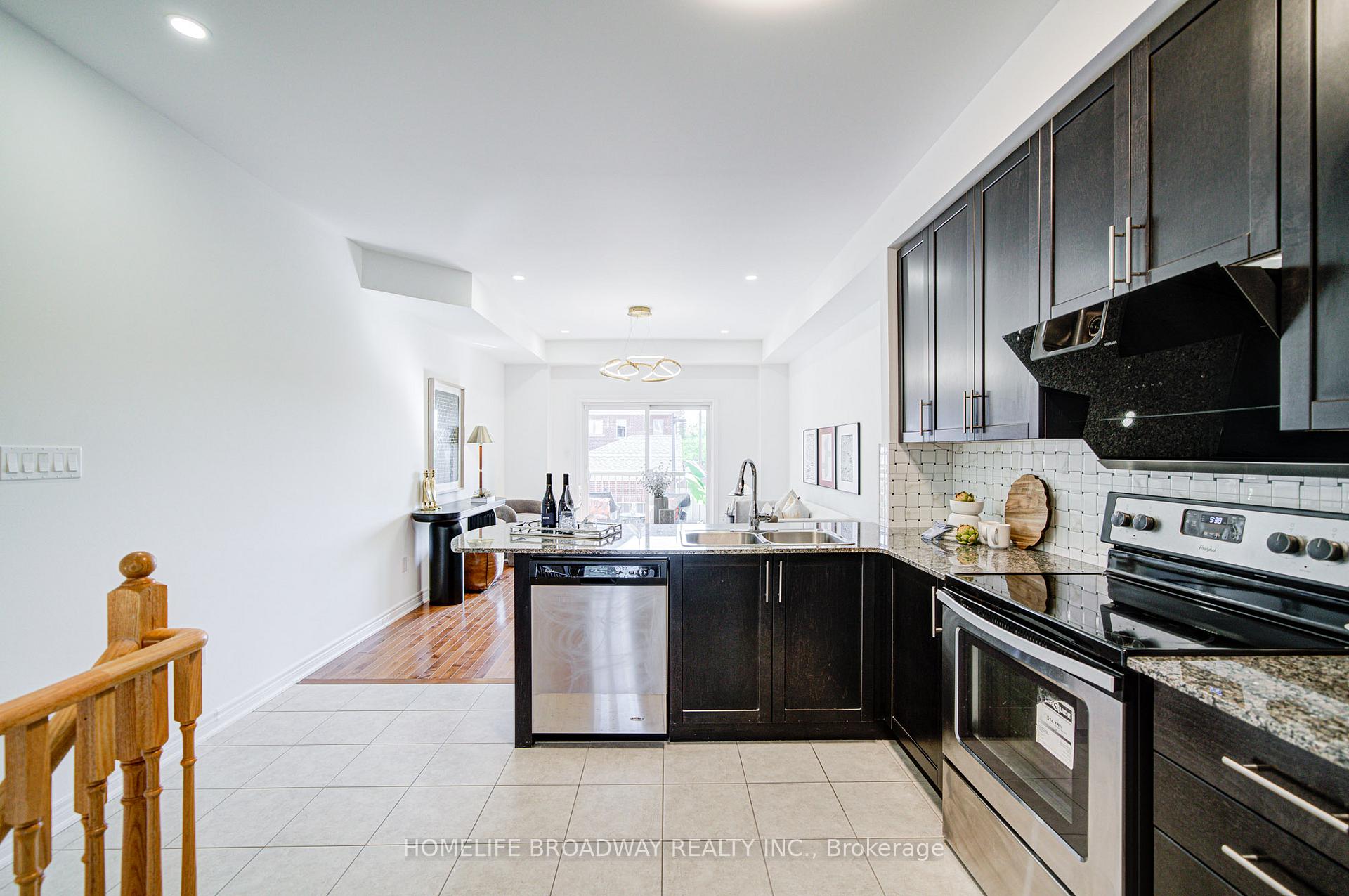 Photo 9 of 9453 Kennedy Road, Markham, Berczy — HOMEH