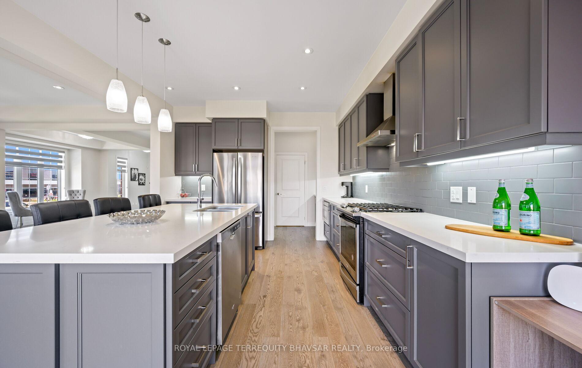 Photo 3 of 2 William Dunlop Street, Kitchener — HOMEH
