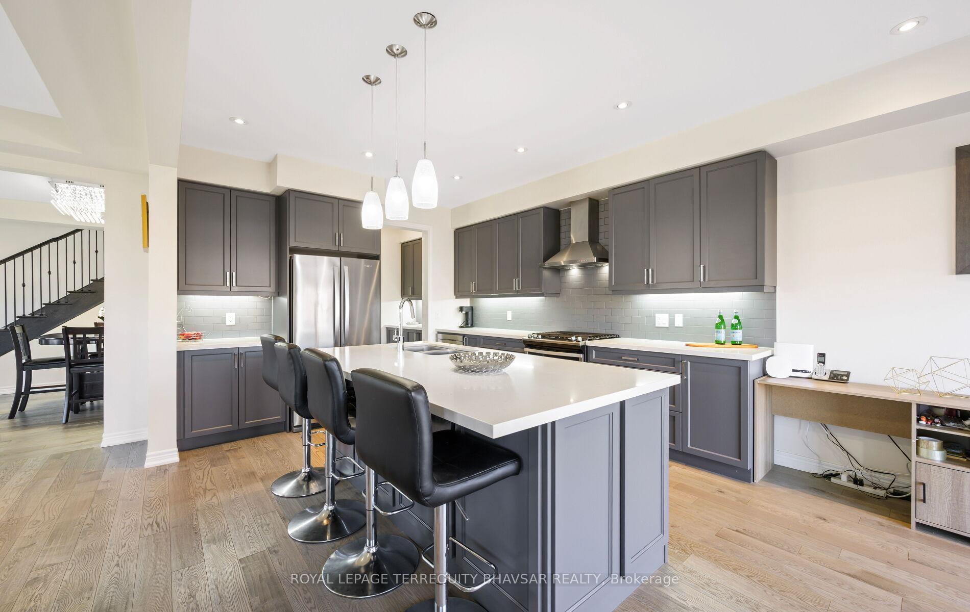 Photo 4 of 2 William Dunlop Street, Kitchener — HOMEH