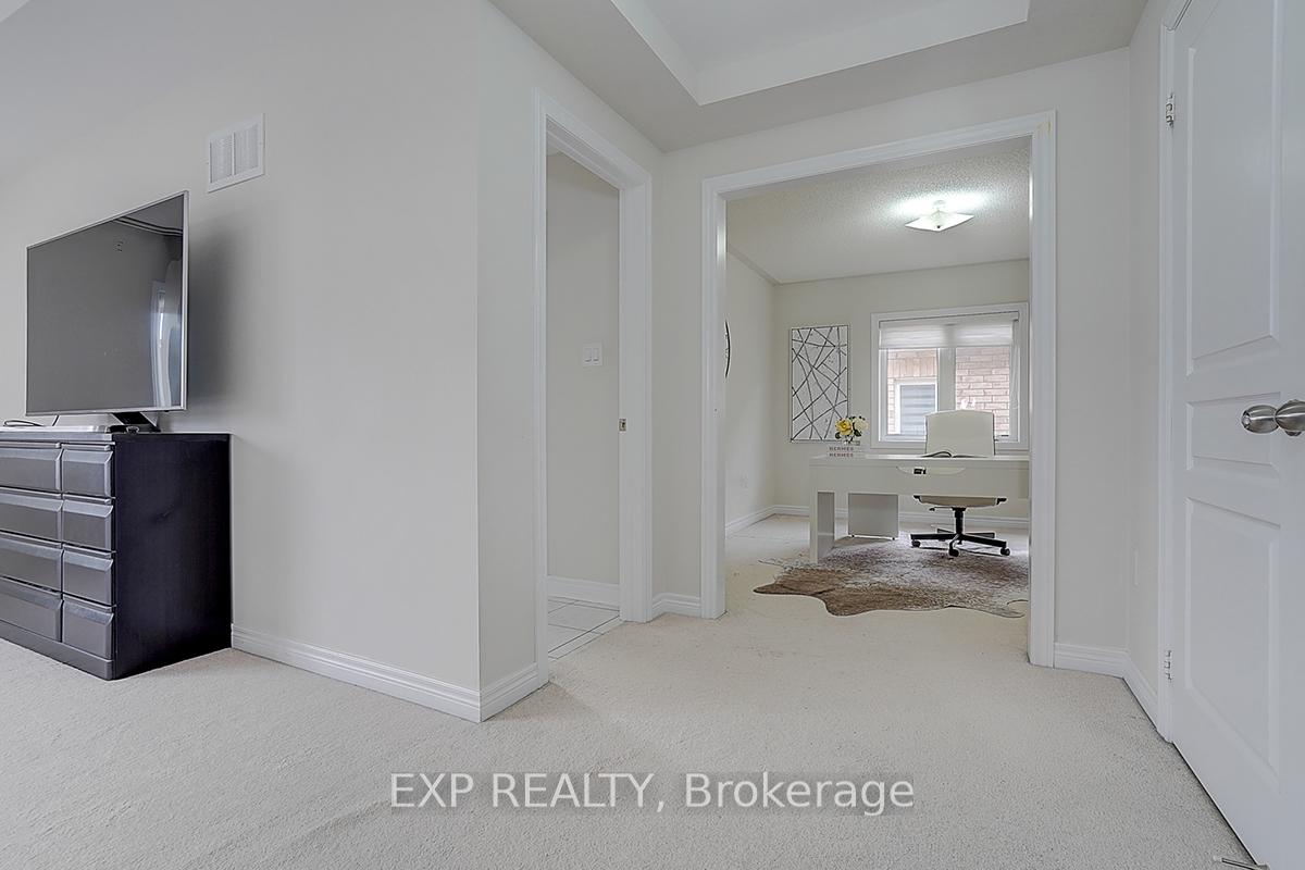 Photo 24 of 47 Foshan Avenue, Markham, Berczy — HOMEH