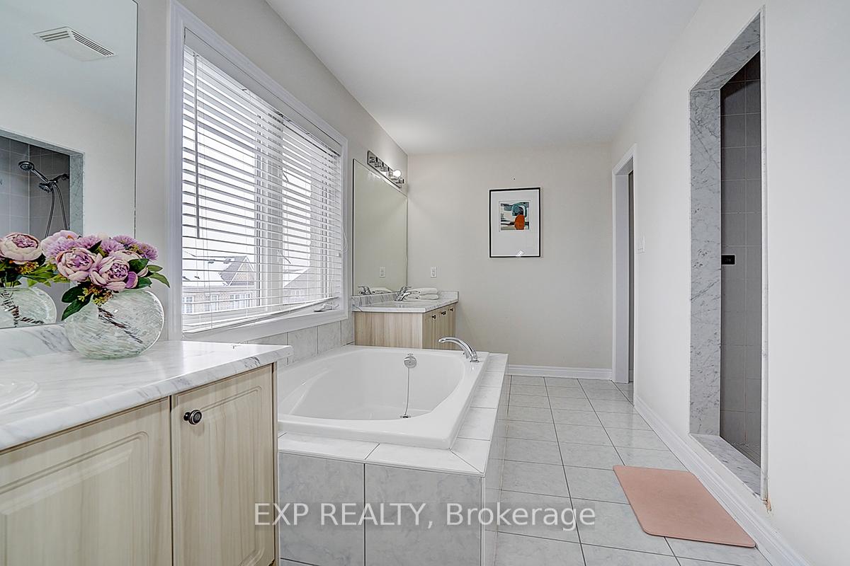 Photo 28 of 47 Foshan Avenue, Markham, Berczy — HOMEH